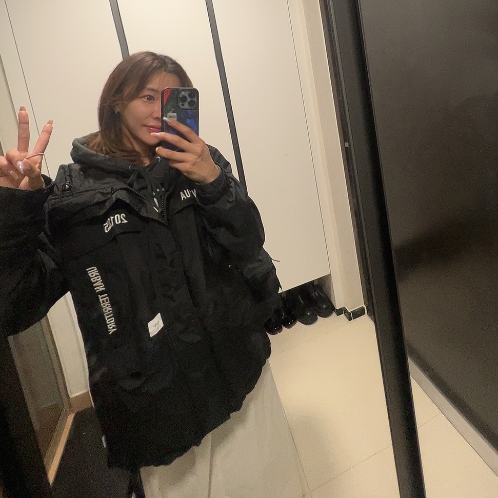Adidas Puffylette Off White, Supreme x WTAPS Faux Fur Hooded Jacket Black - 21FW 착용 스타일 - 2
