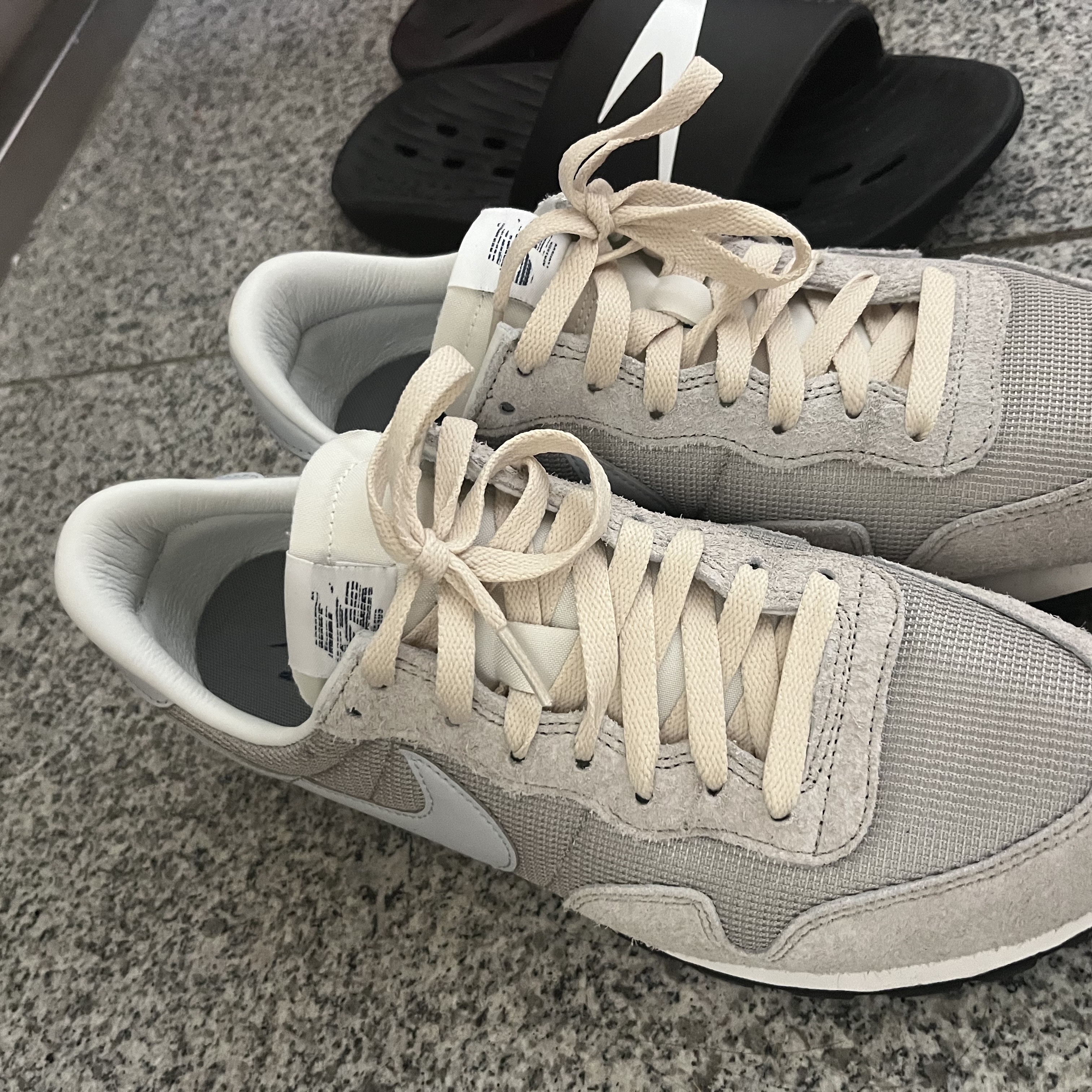 Nike Air Pegasus 83 Cobble Stone 착용 스타일
