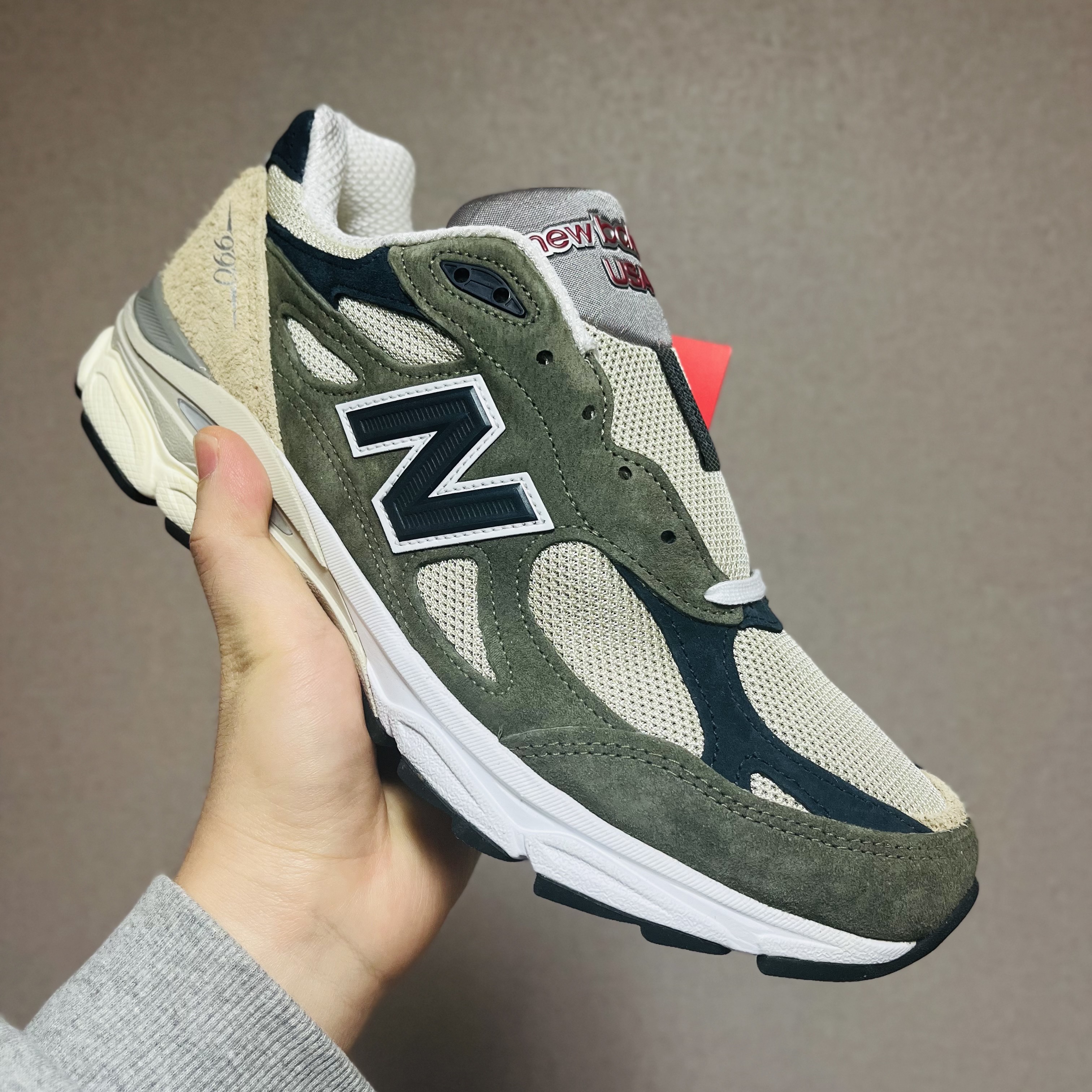 New Balance 990v3 Made in USA Olive 착용 스타일