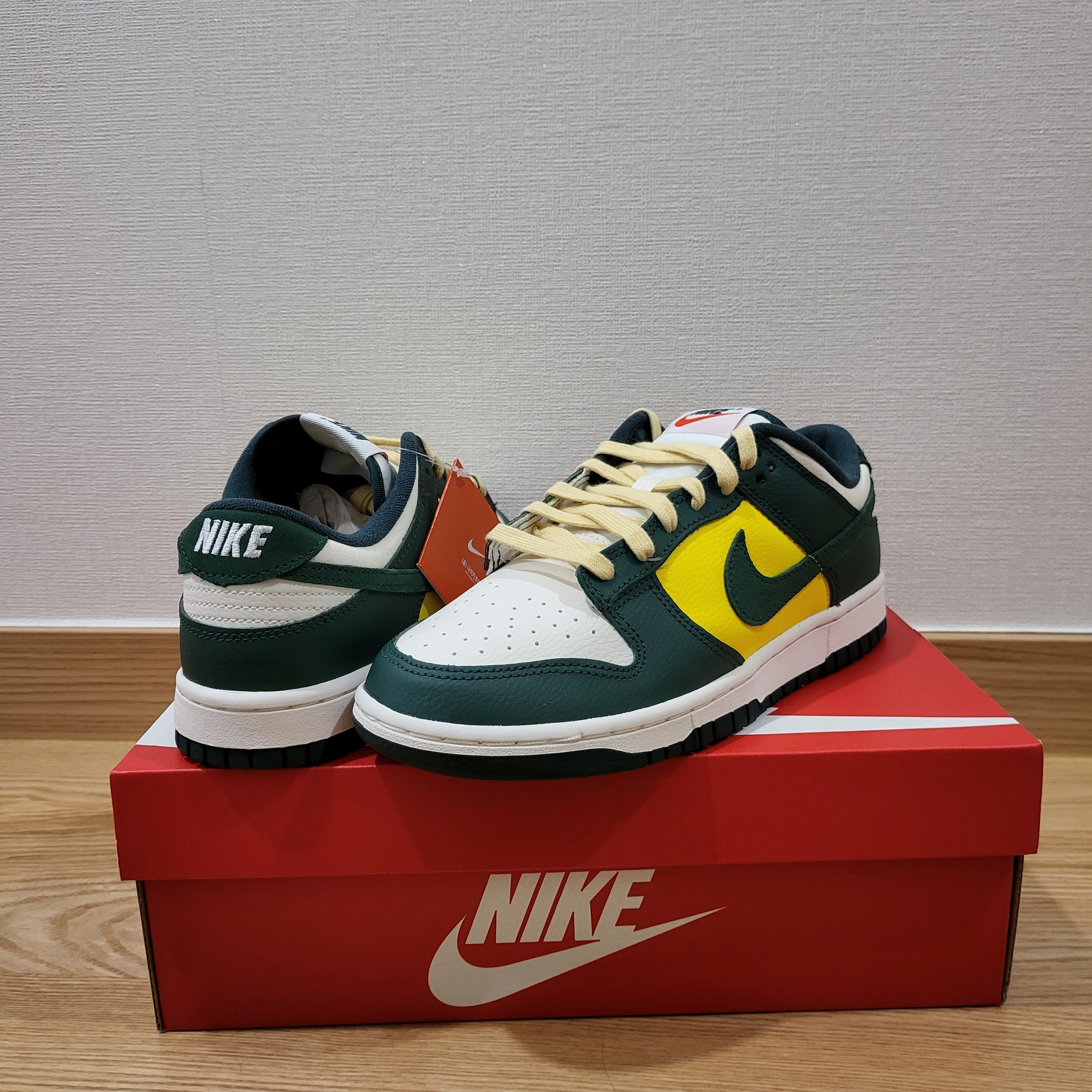(W) Nike Dunk Low SE Opti Noble Green 착용 스타일 - 2