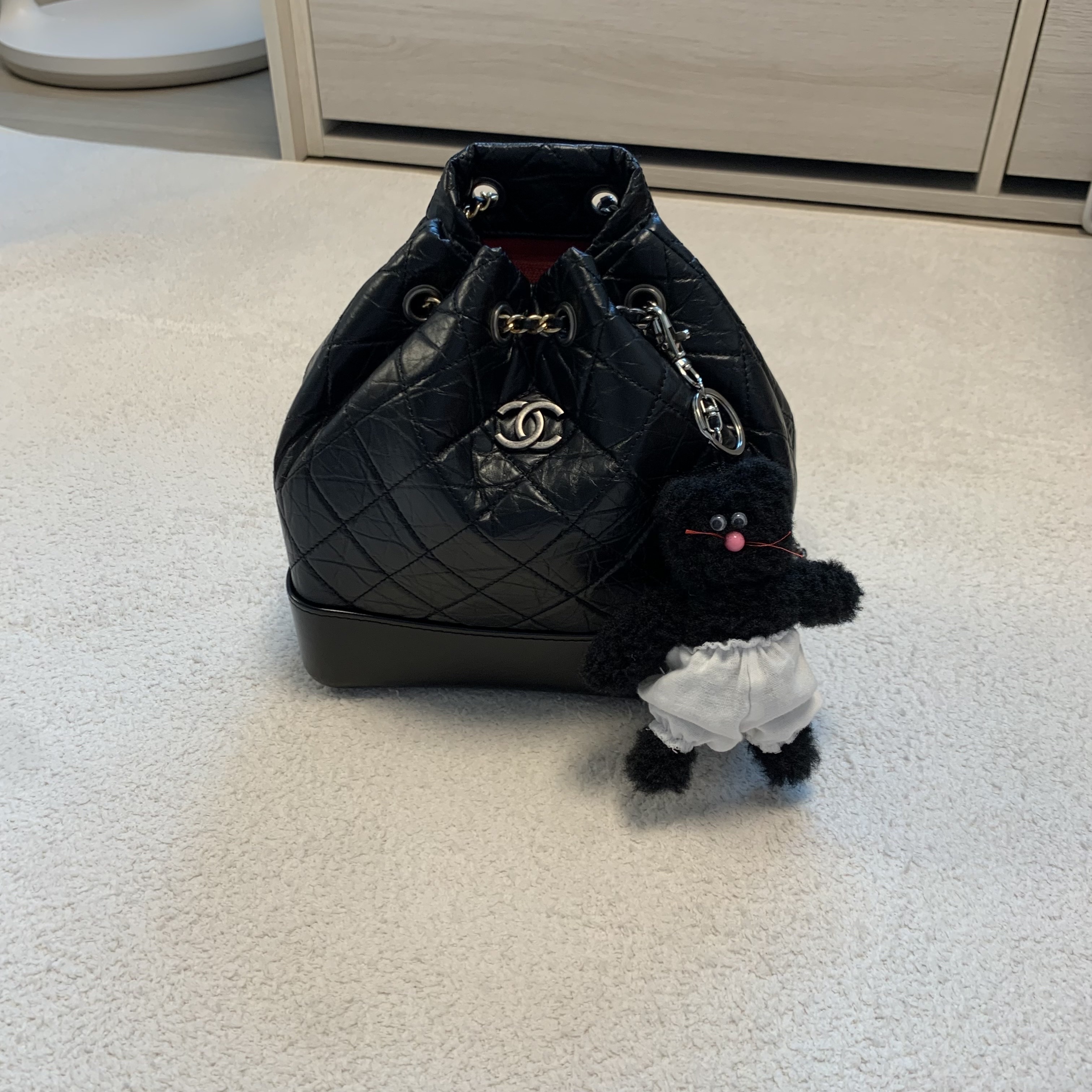 Monamhee Beulpingi Keyring Black, Chanel Small Gabrielle Backpack Aged Calfskin & Gold Silver Black 착용 스타일 - 3