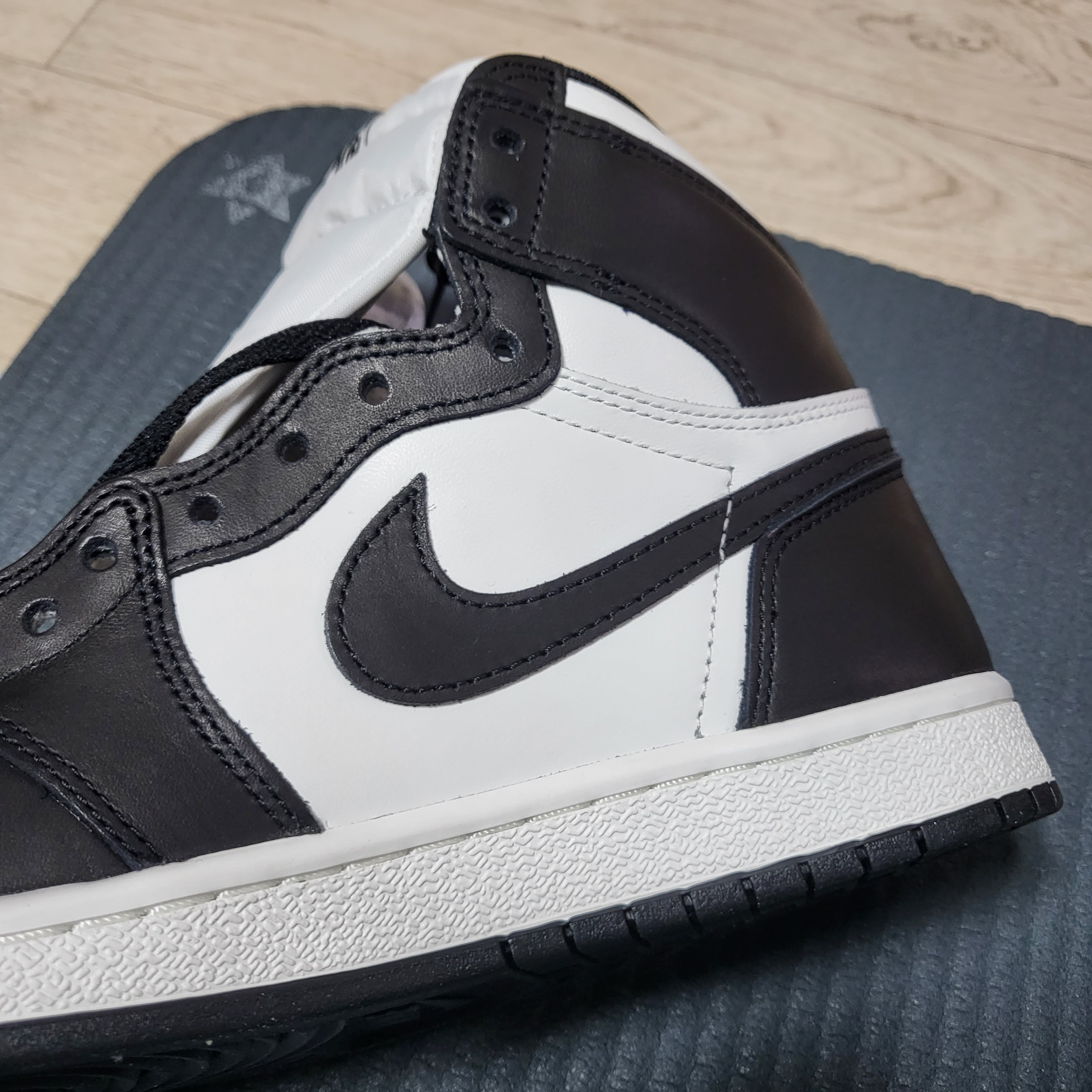 Jordan 1 High 85 Black White 착용 스타일 - 2