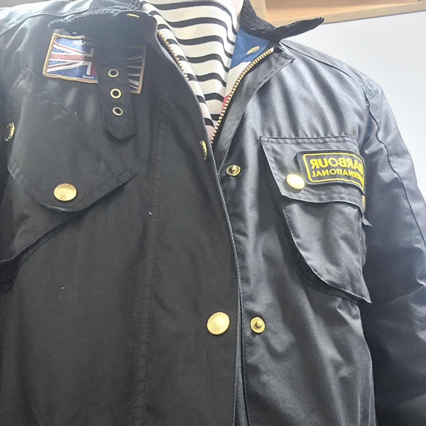 Barbour International Union Jack Wax Jacket Black 착용 스타일