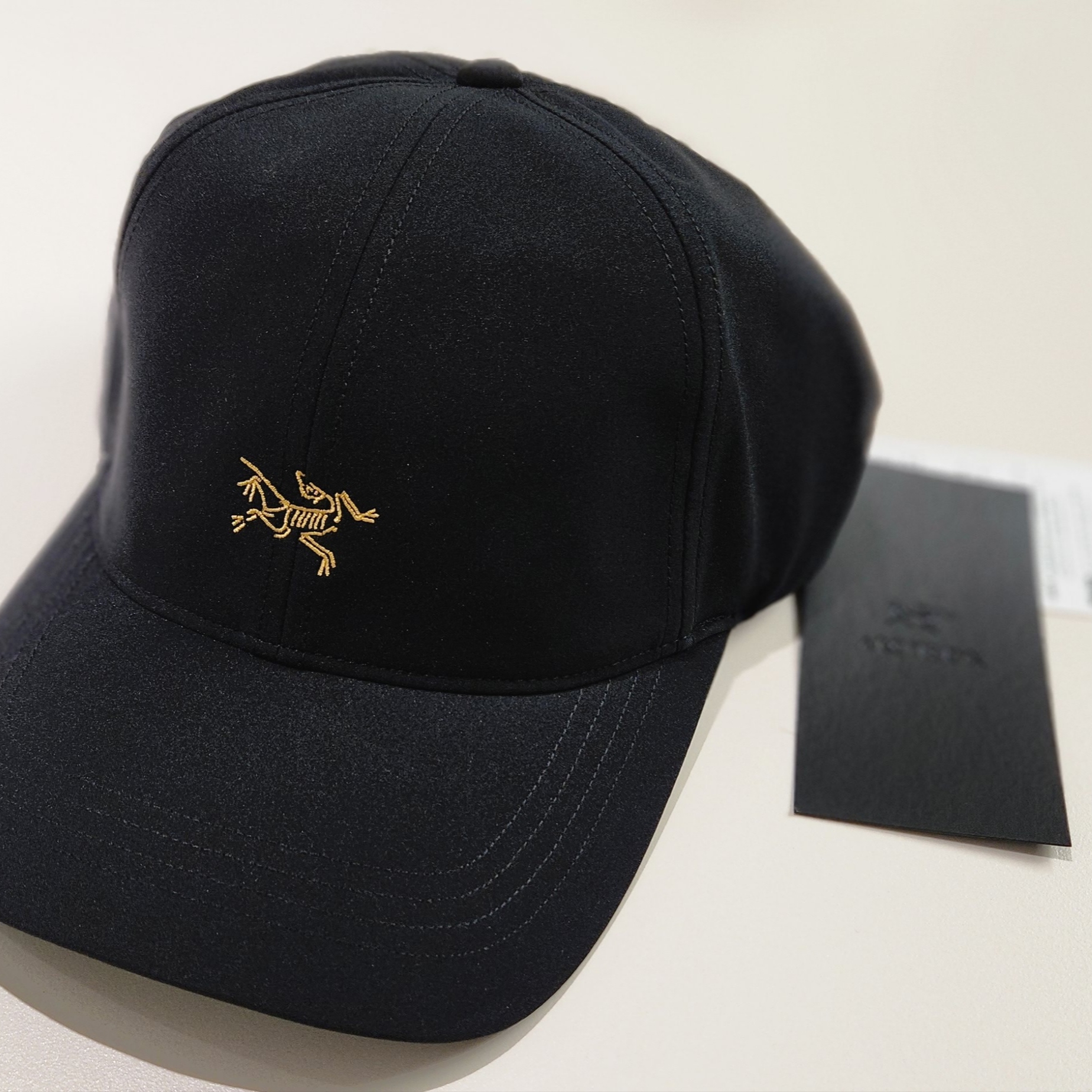 Arc'teryx Small Bird Cap Black 착용 스타일