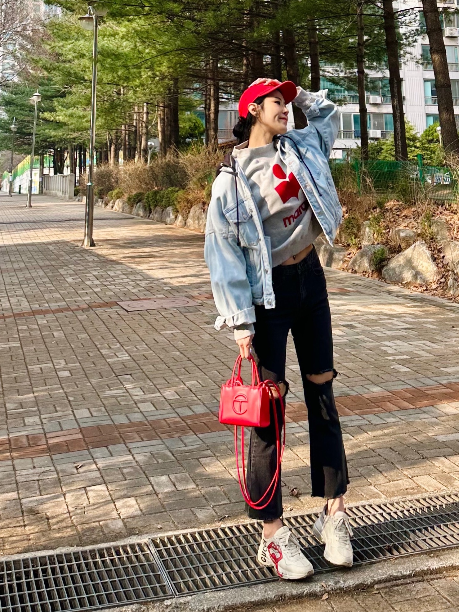 Telfar Small Shopping Bag Red, Gucci Rhyton Leather Sneakers Mouth 착용 스타일 - 1