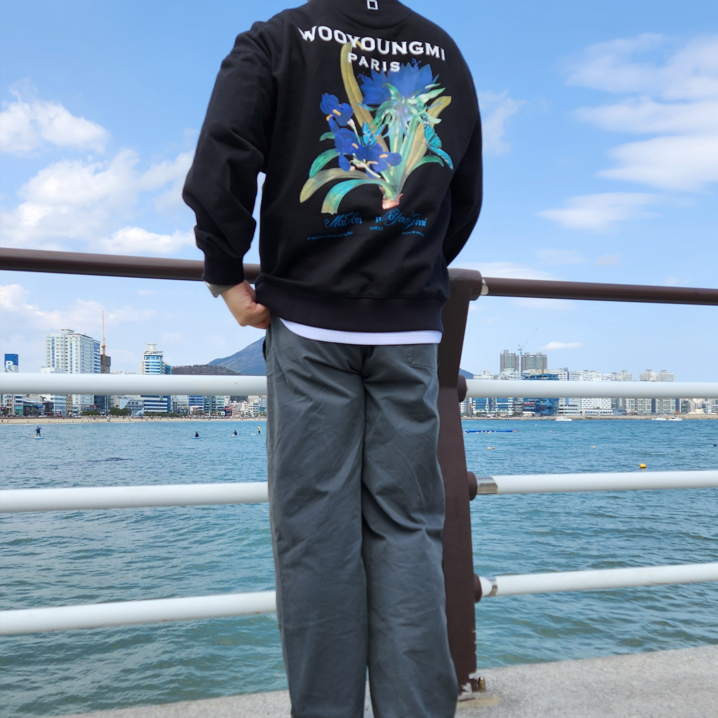 Wooyoungmi Flower Print Sweatshirt Black - 23SS, Lemaire Piped Slippers Black 착용 스타일 - 2