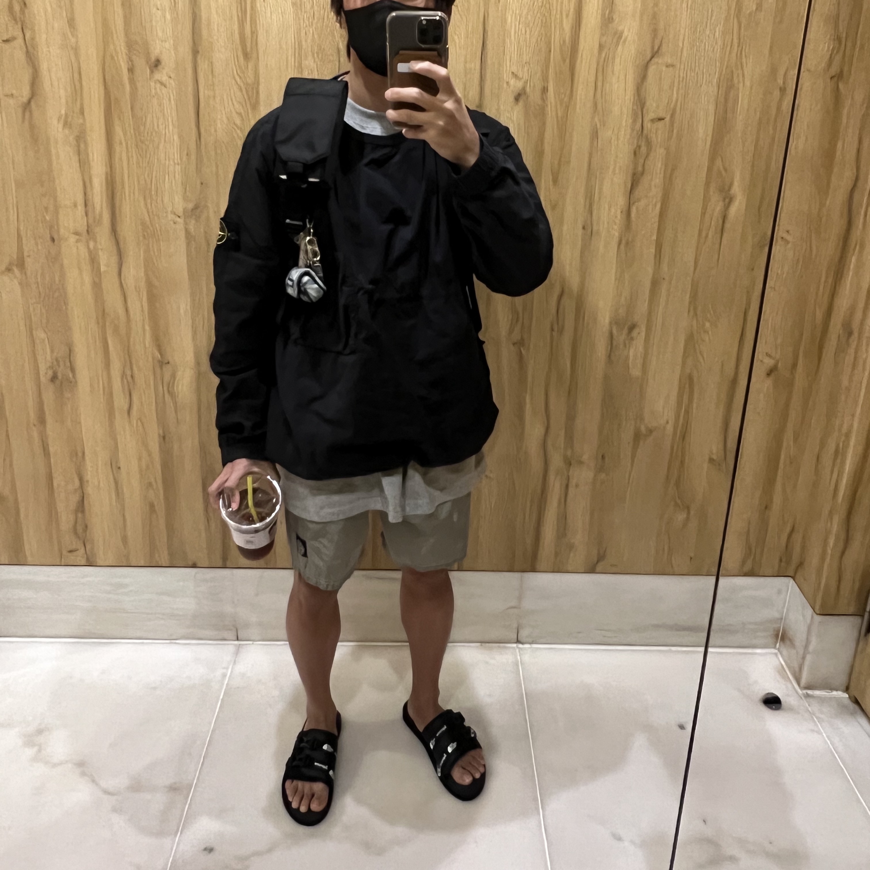 Supreme x The North Face Trekking Sandal Black - 22SS, Stone Island B0943 Nylon Metal Swimming Trunk Light Green - 21SS 착용 스타일