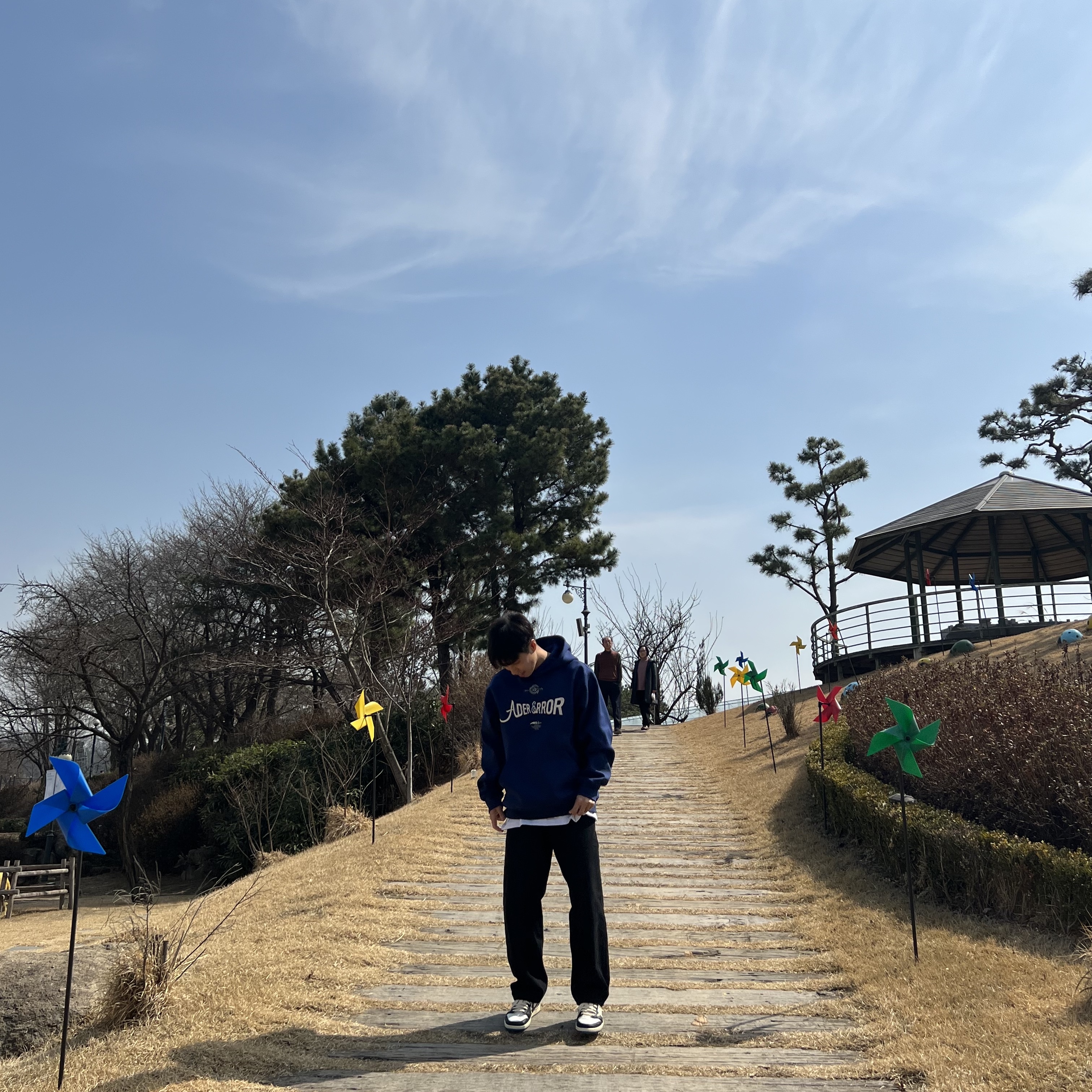 Ader Error Verif Logo Hoodie Navy, Jordan 1 x Travis Scott x Fragment Retro Low OG SP Military Blue 착용 스타일 - 1