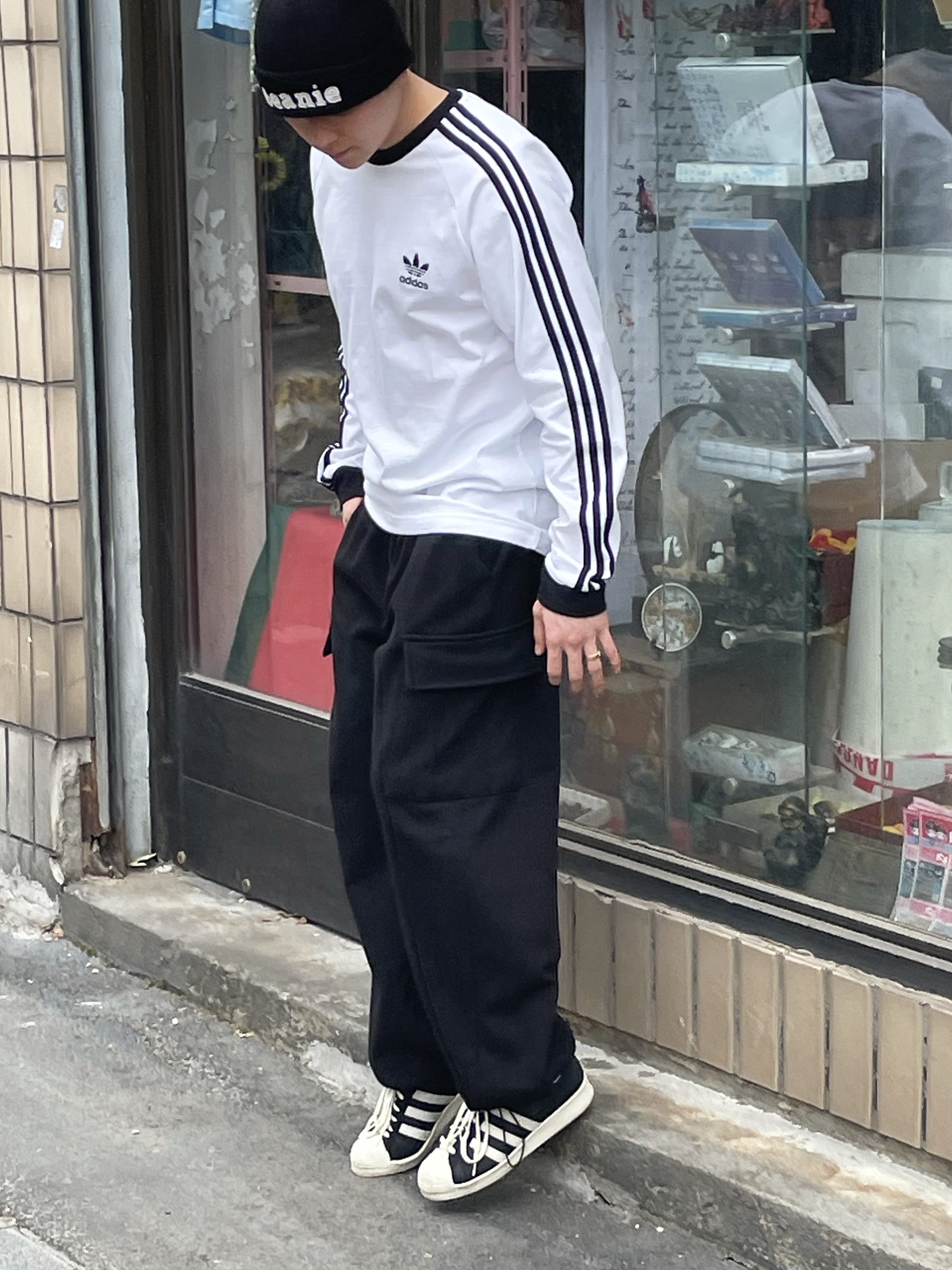 Adidas Superstar 82 Black White 착용 스타일 - 3
