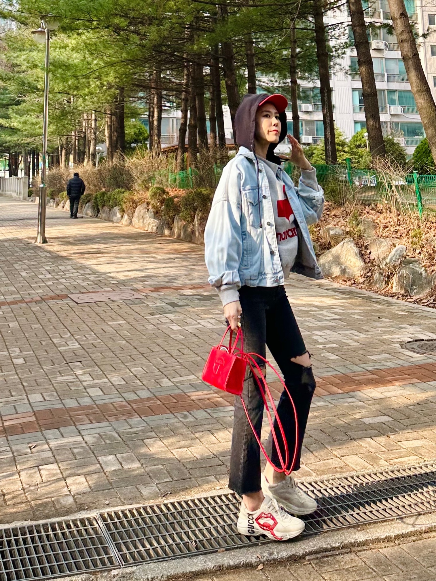 Telfar Small Shopping Bag Red, Gucci Rhyton Leather Sneakers Mouth 착용 스타일 - 2