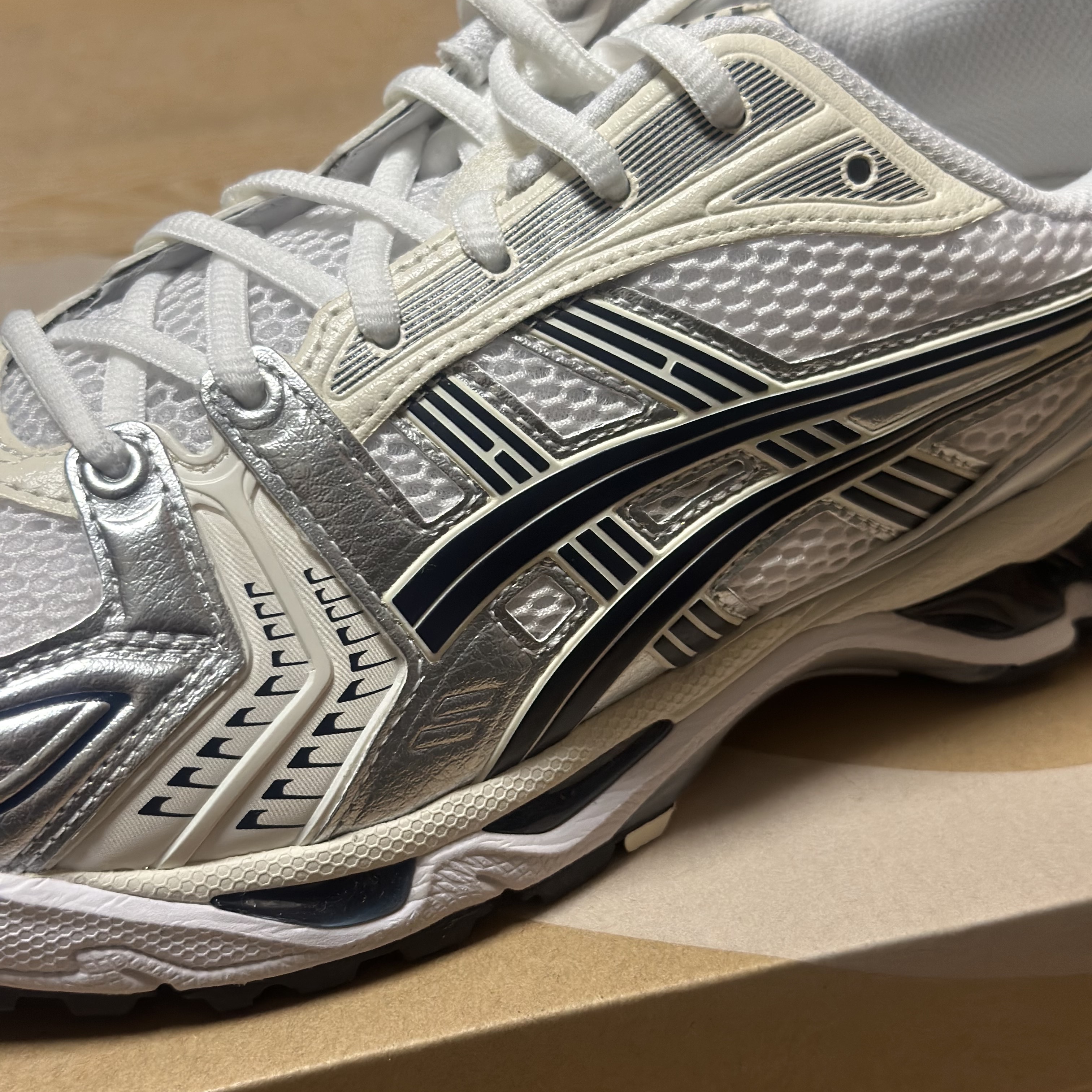 (W) Asics Gel-Kayano 14 White Midnight 착용 스타일 - 2