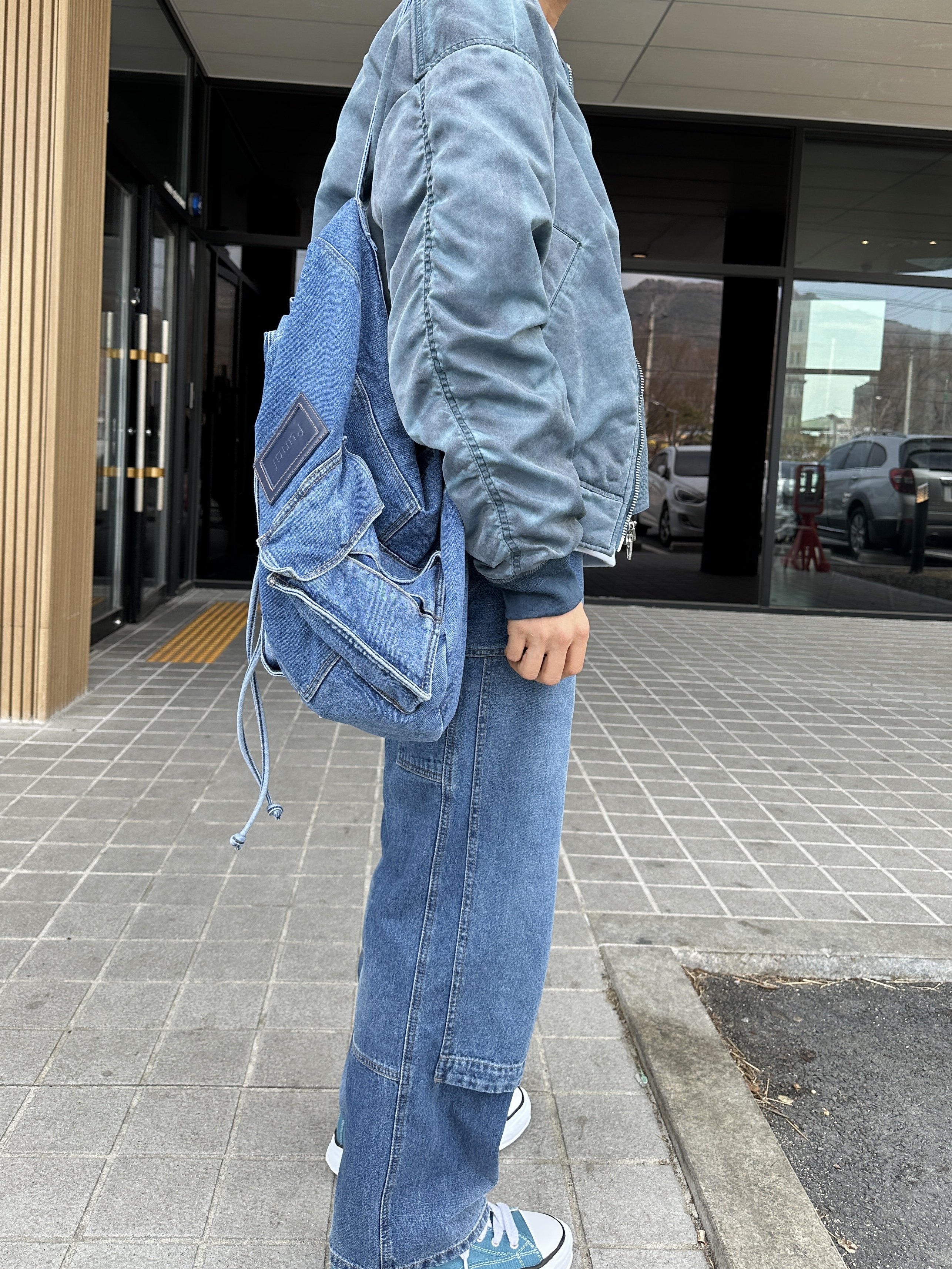 Juun.J Carpenter Denim Blue - 23SS, Maison Mihara Yasuhiro Peterson OG Sole Canvas Low Sneakers Blue 착용 스타일 - 3