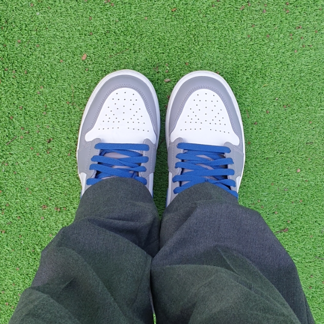 Jordan 1 Mid Cement Grey True Blue 착용 스타일
