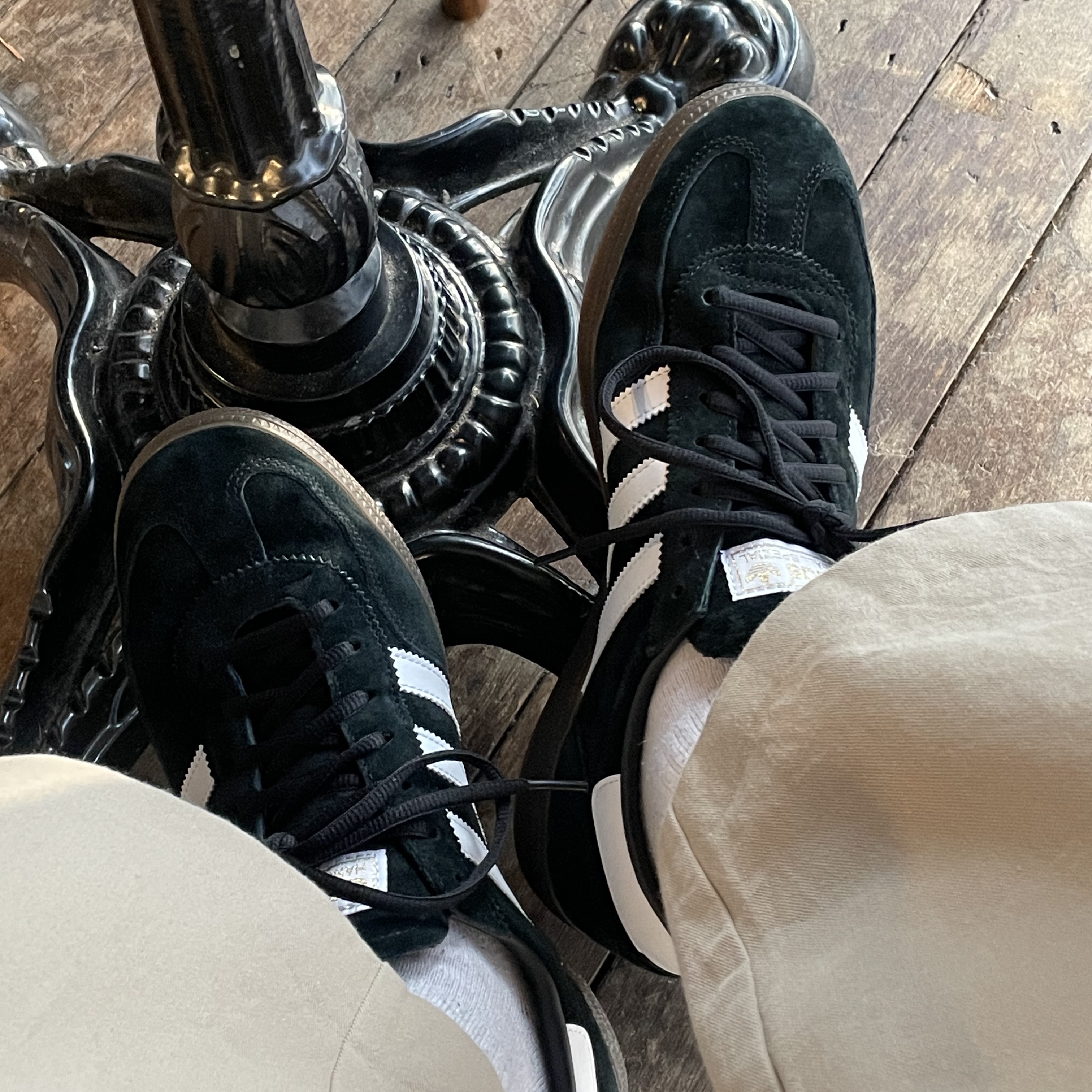 Adidas Spezial Handball Core Black 착용 스타일 - 1