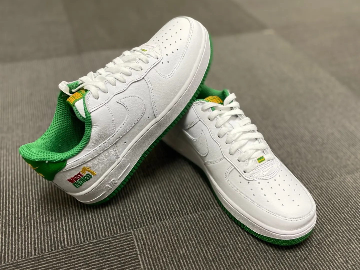 Nike Air Force 1 Low Retro QS West Indies Classic Green 착용 스타일 - 2
