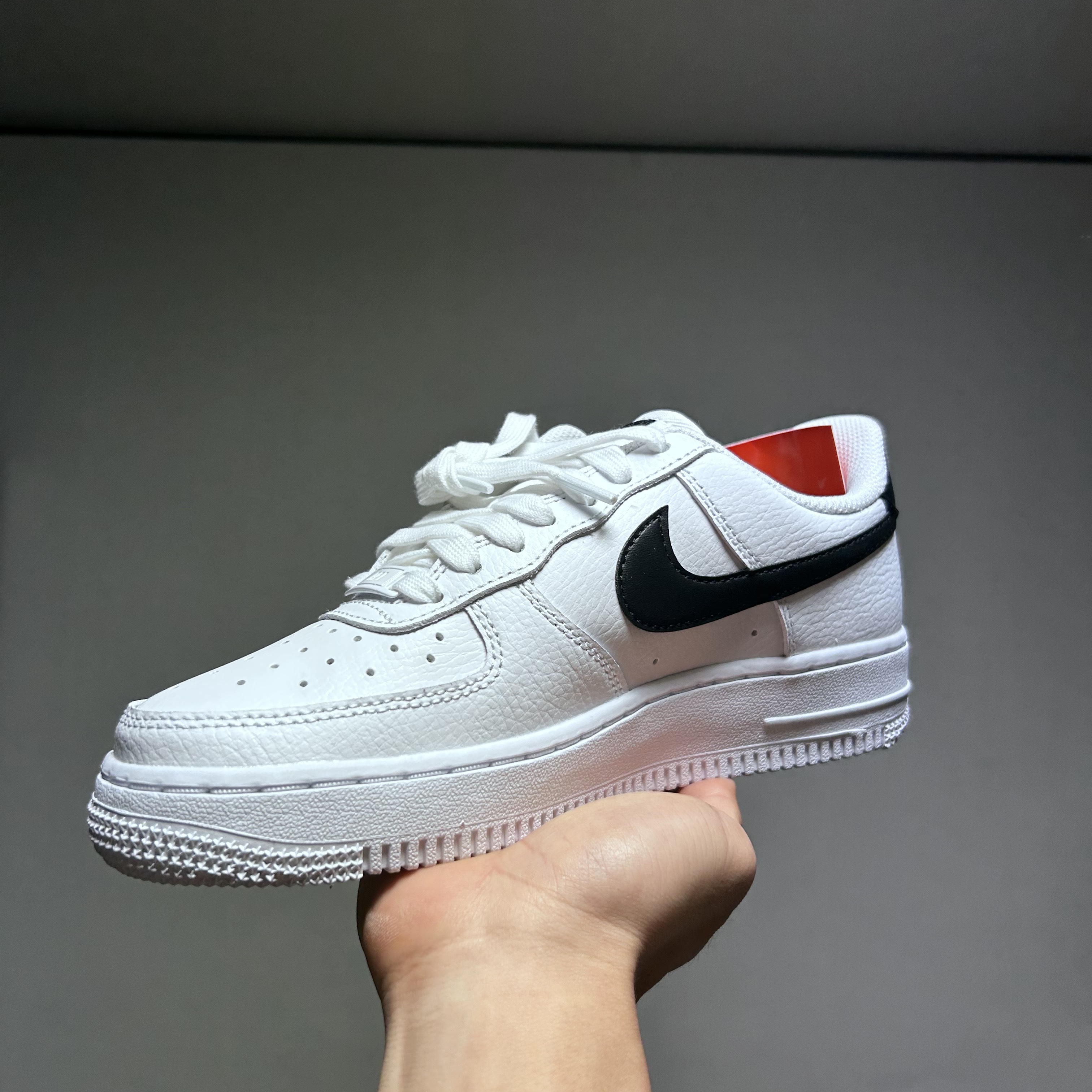(W) Nike Air Force 1 '07 White Black 착용 스타일