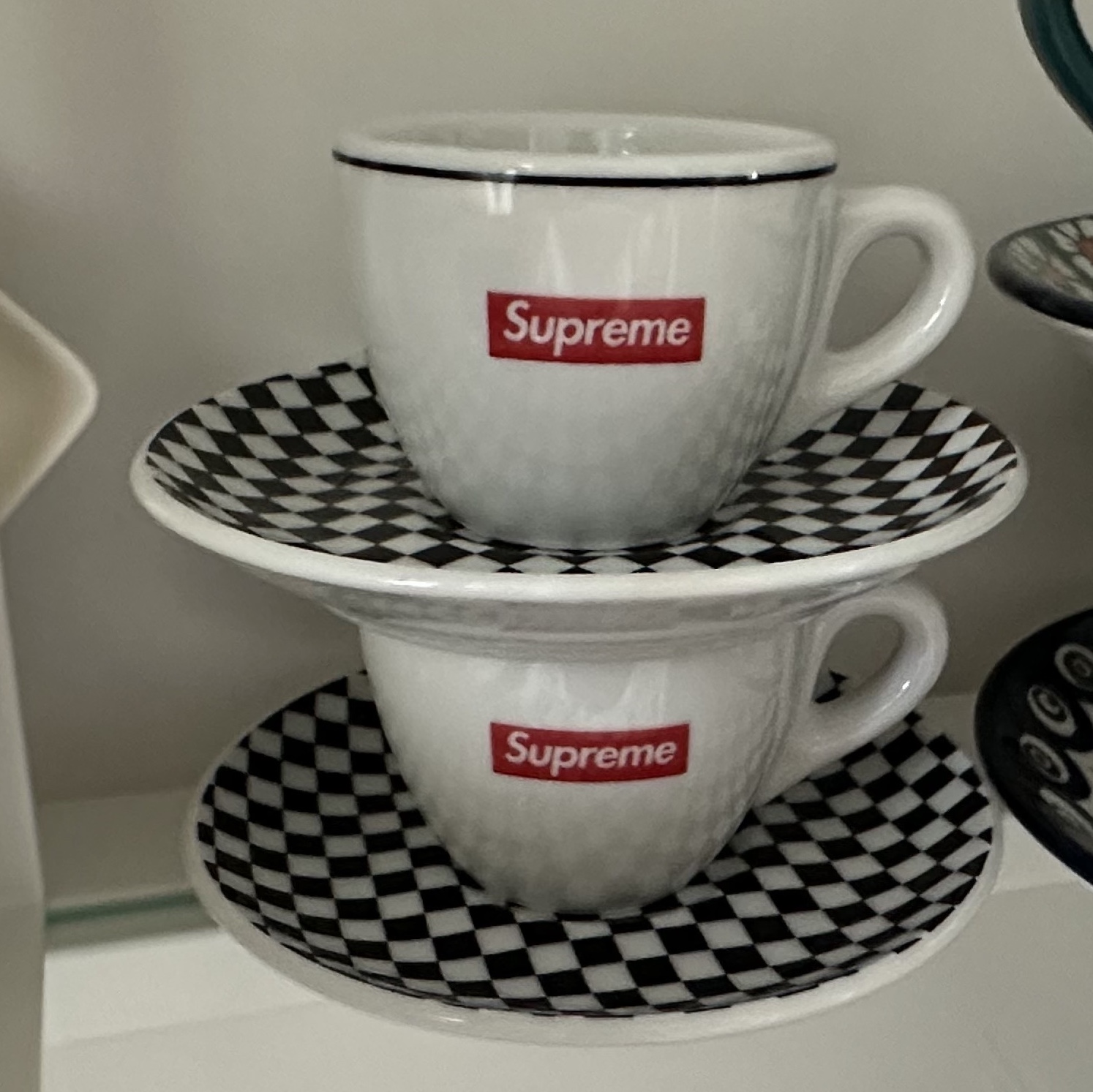 Supreme Heller Mugs Red (Set of 2), Supreme x Sigg 0.75L Food Jar Black - 21FW 착용 스타일 - 4