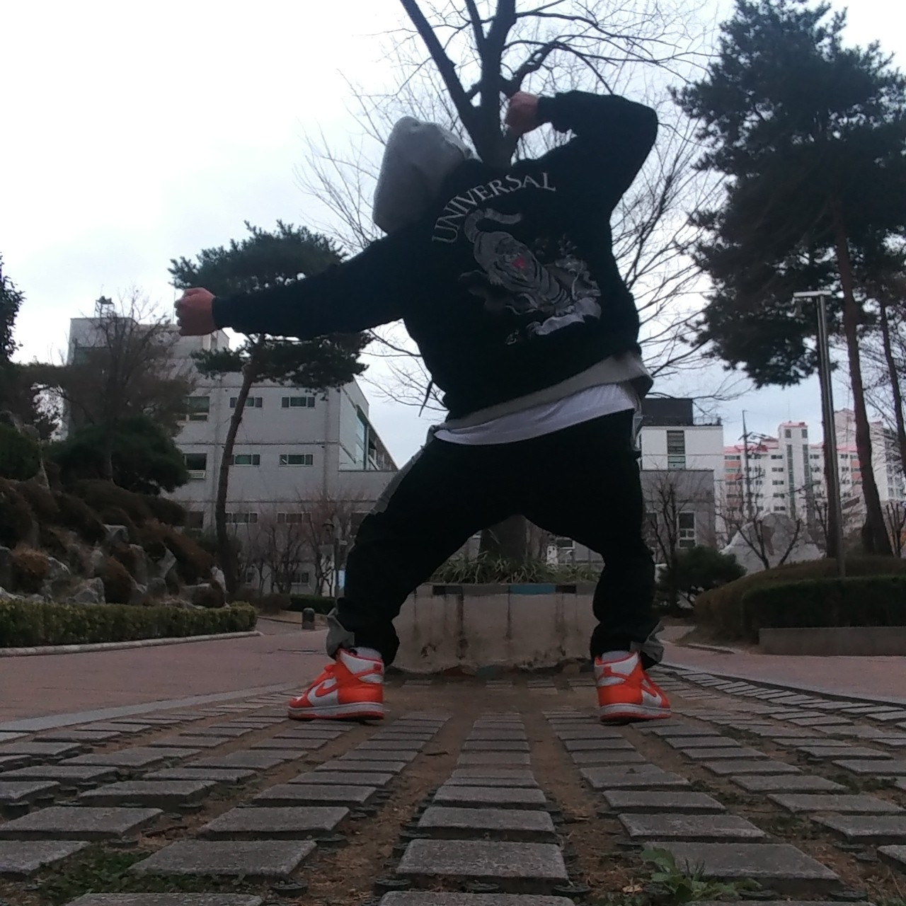 Nike Dunk High Retro Orange Blaze 착용 스타일 - 2