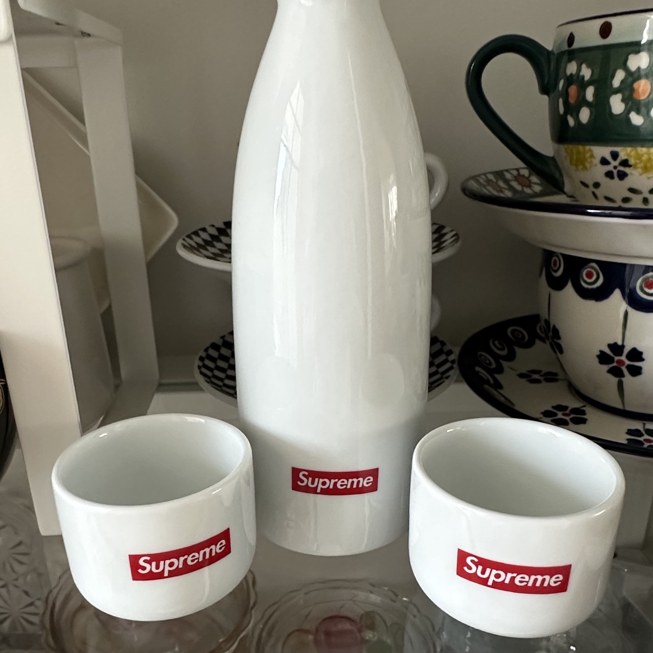 Supreme Heller Mugs Red (Set of 2), Supreme x Sigg 0.75L Food Jar Black - 21FW 착용 스타일 - 5