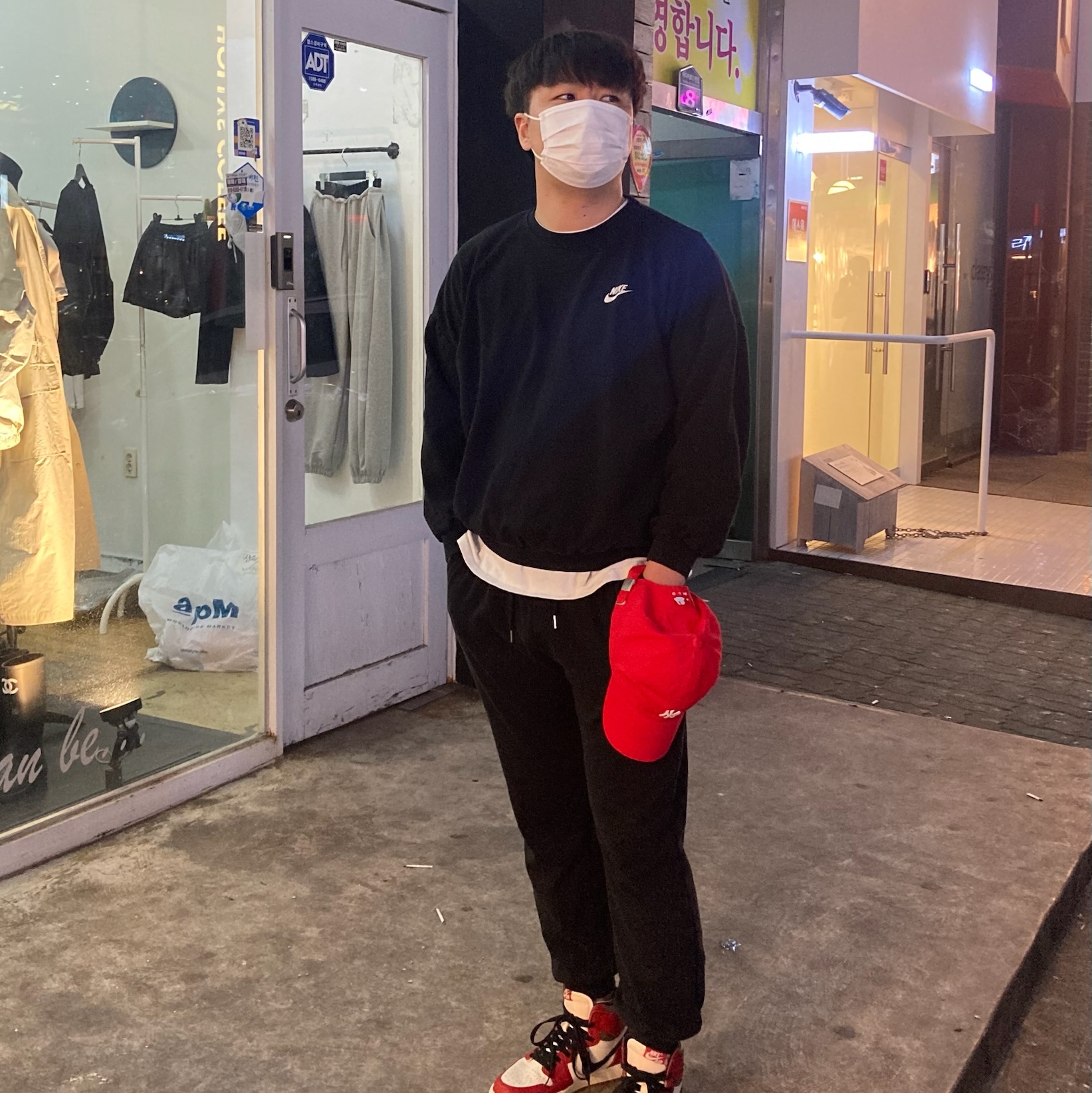 Jordan 1 Retro High OG Chicago 2022, Nike x Stussy NRG Washed Fleece Crewneck Black (DO5310-010) 착용 스타일