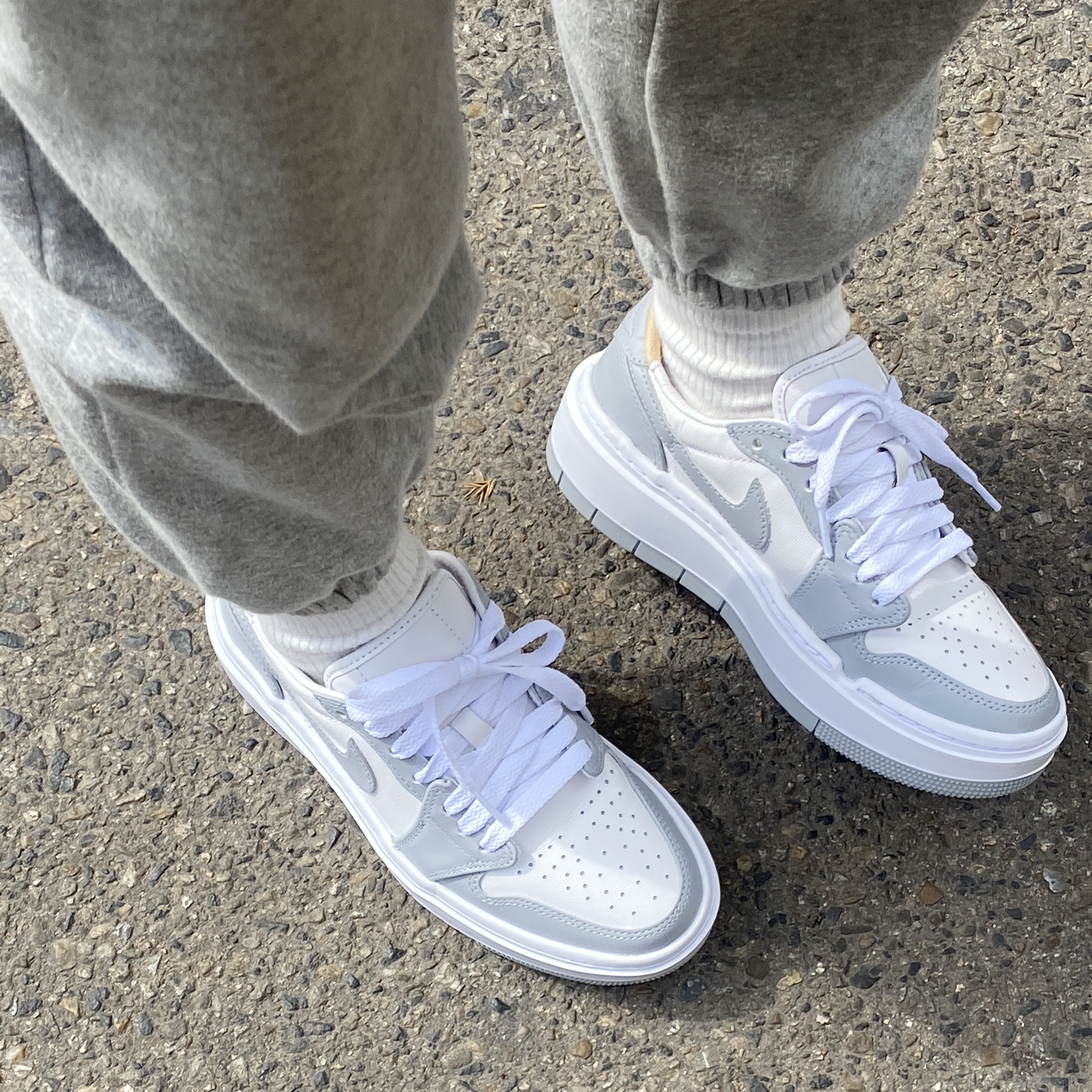 (W) Jordan 1 Elevate Low White and Wolf Grey 착용 스타일