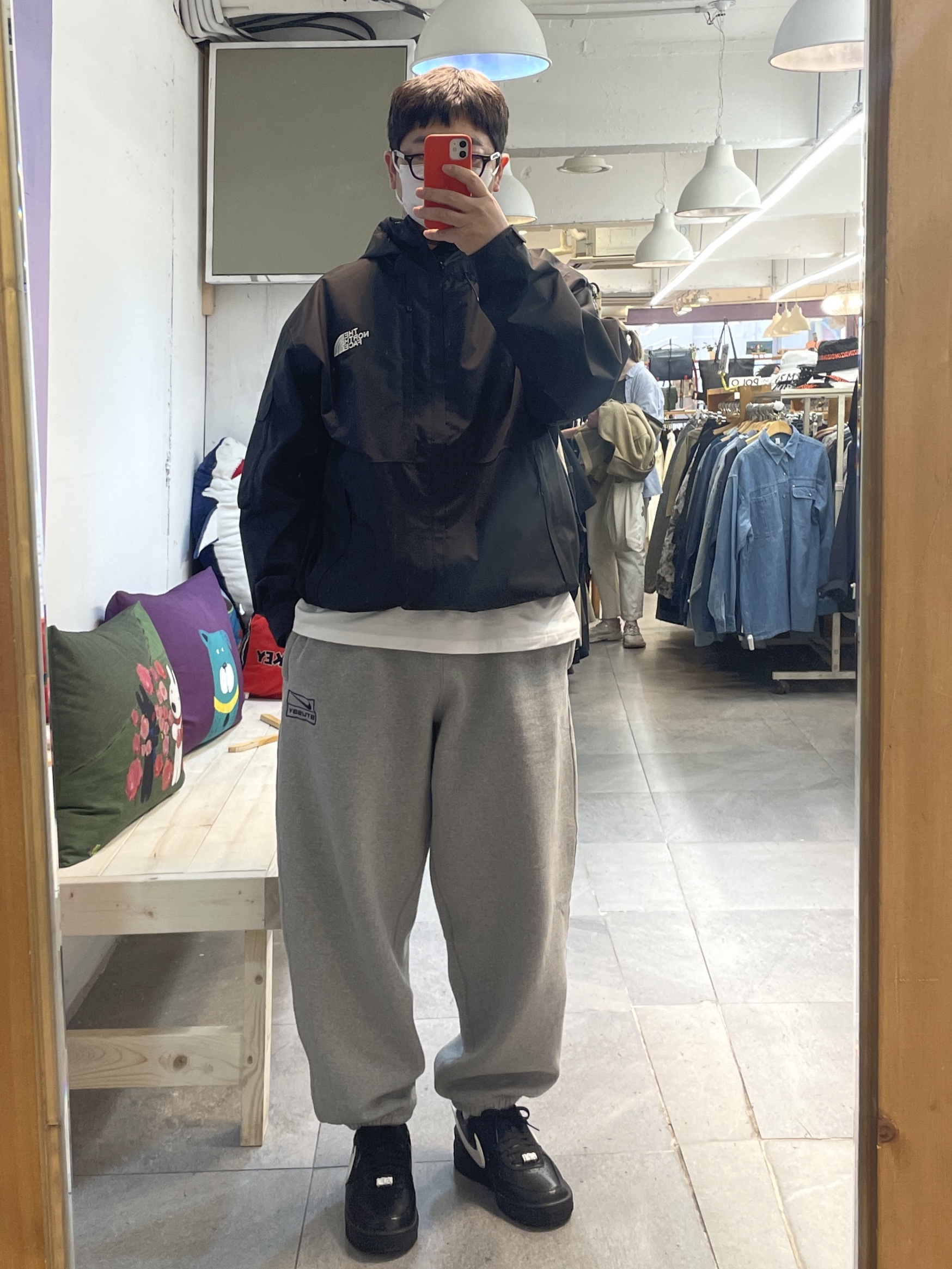 Nike x Ambush Air Force 1 Low SP Black, Nike x Stussy NRG Fleece Pants Dark Grey Heather (DO9340-063) 착용 스타일 - 2