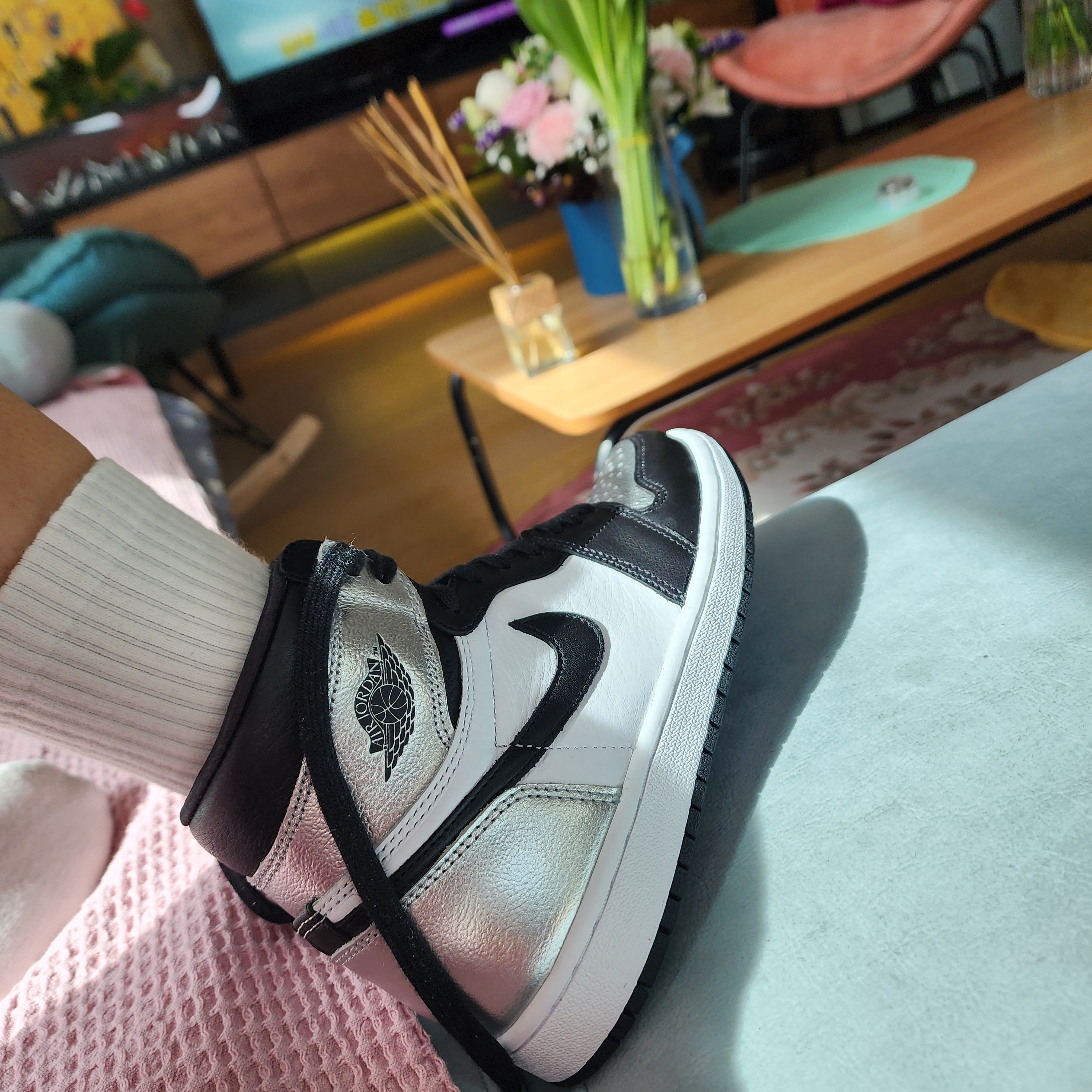 (W) Jordan 1 Retro High OG Silver Toe 착용 스타일 - 2