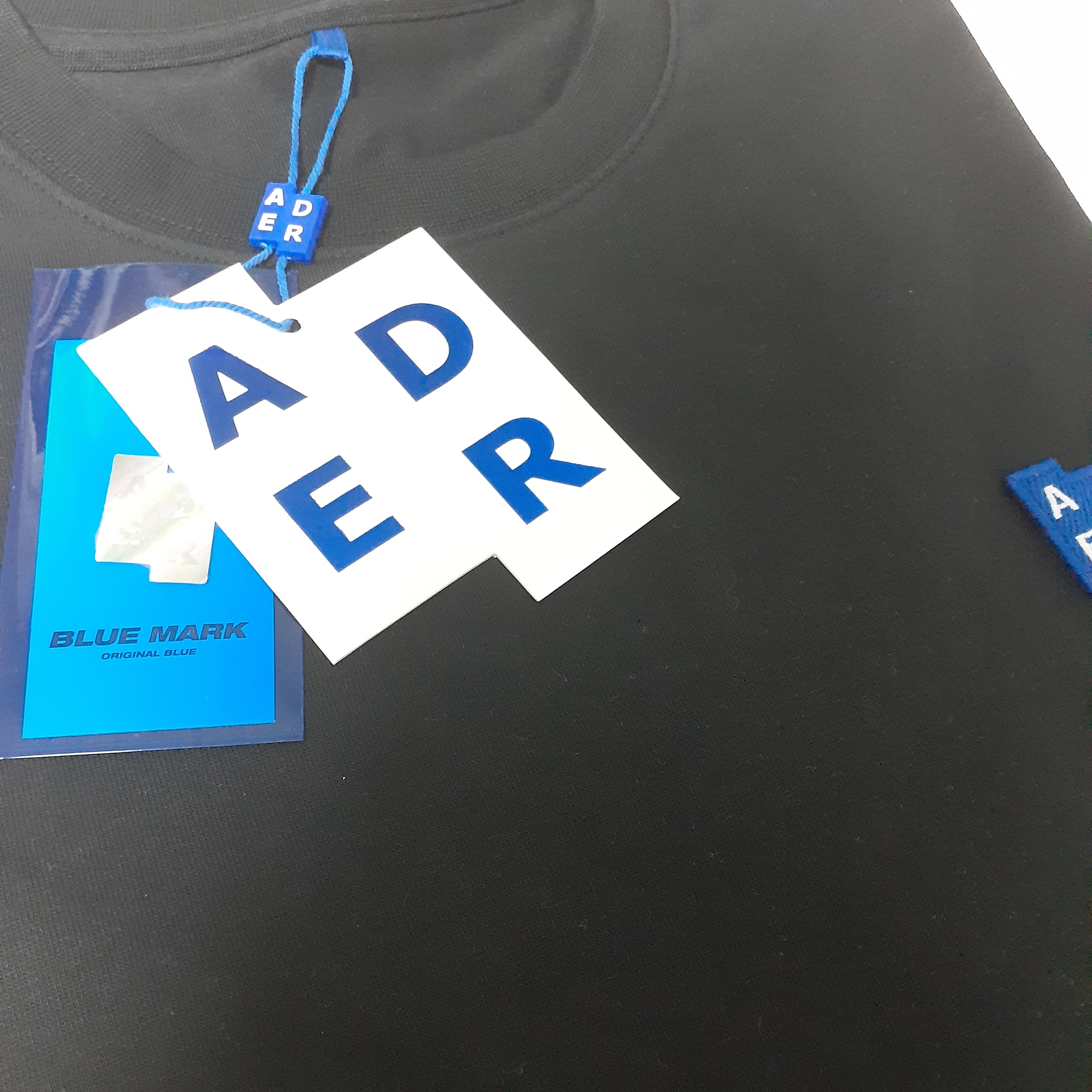 Ader Error Sig; TRS/BL Tag T-Shirt 01 Black 착용 스타일 - 1