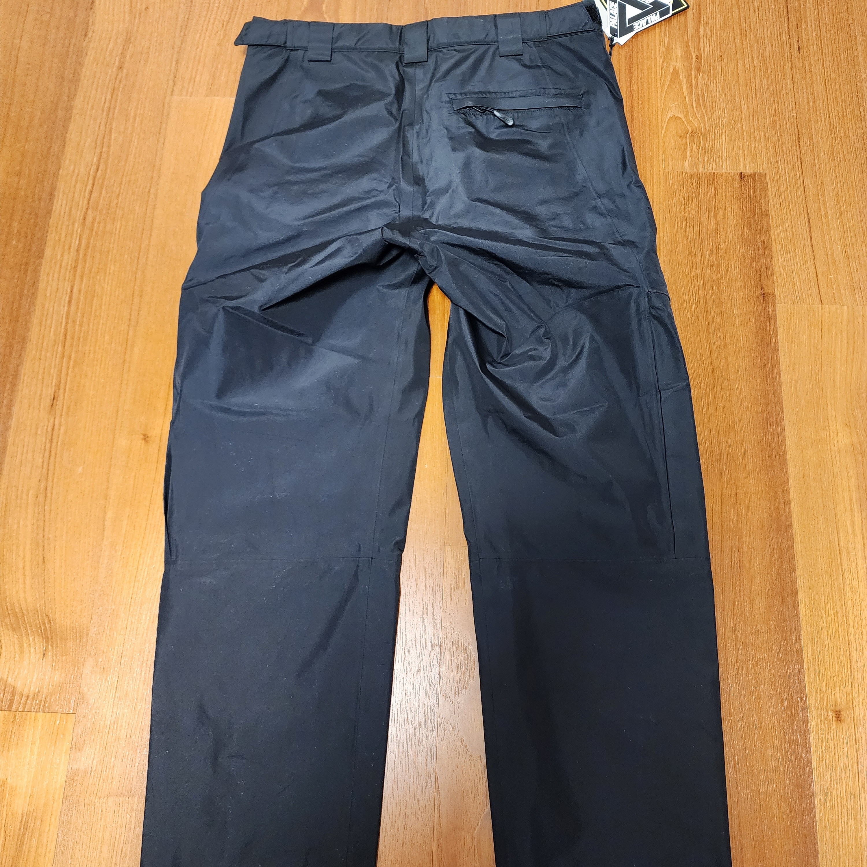 Palace Gore-Tex Cargo Bottom Black - 23SS 착용 스타일 - 2