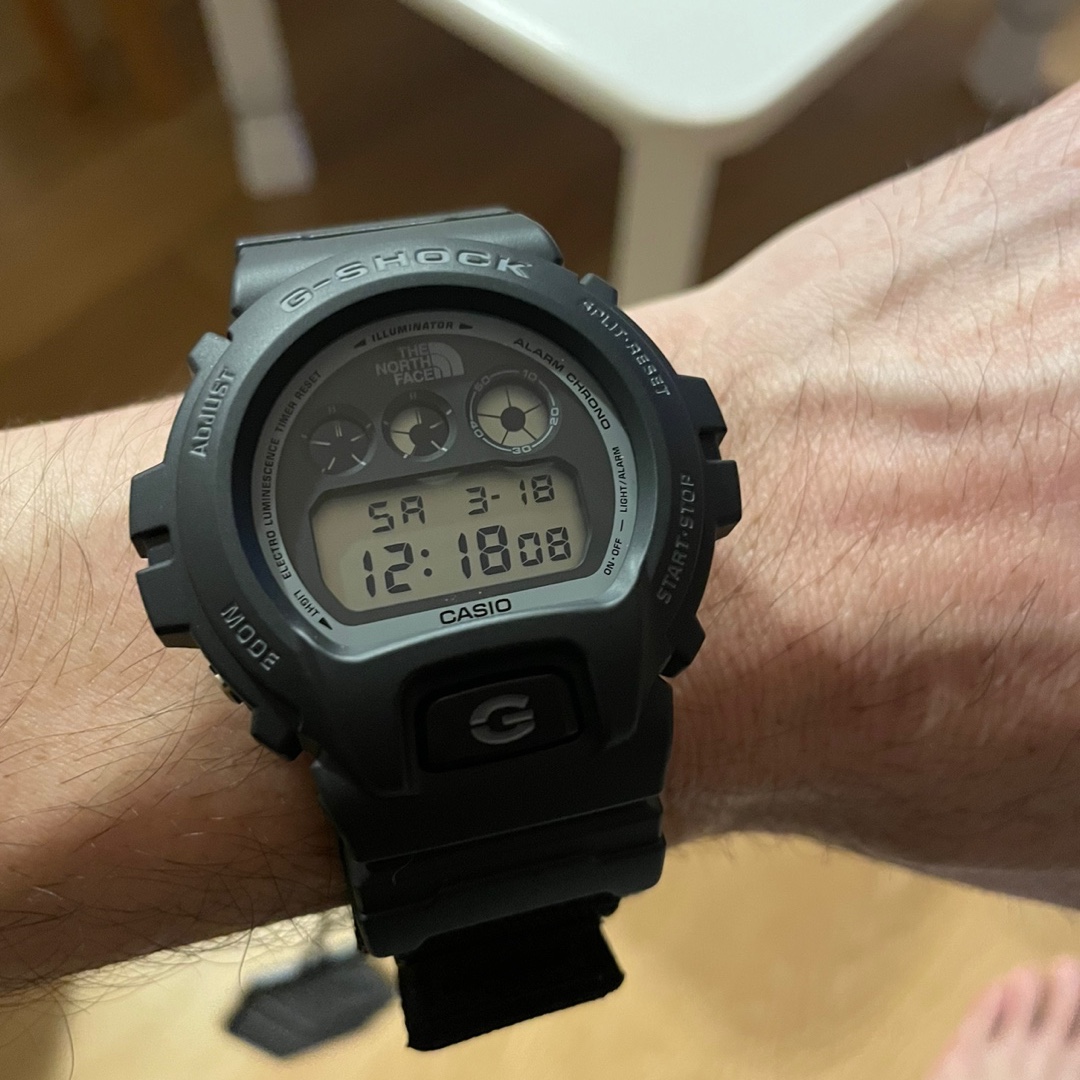 Casio G-Shock x Supreme x The North Face DW-6900 Black 착용 스타일