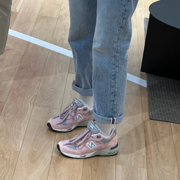 (W) New Balance 991 Made in UK Shy Pink 착용 스타일 - 2
