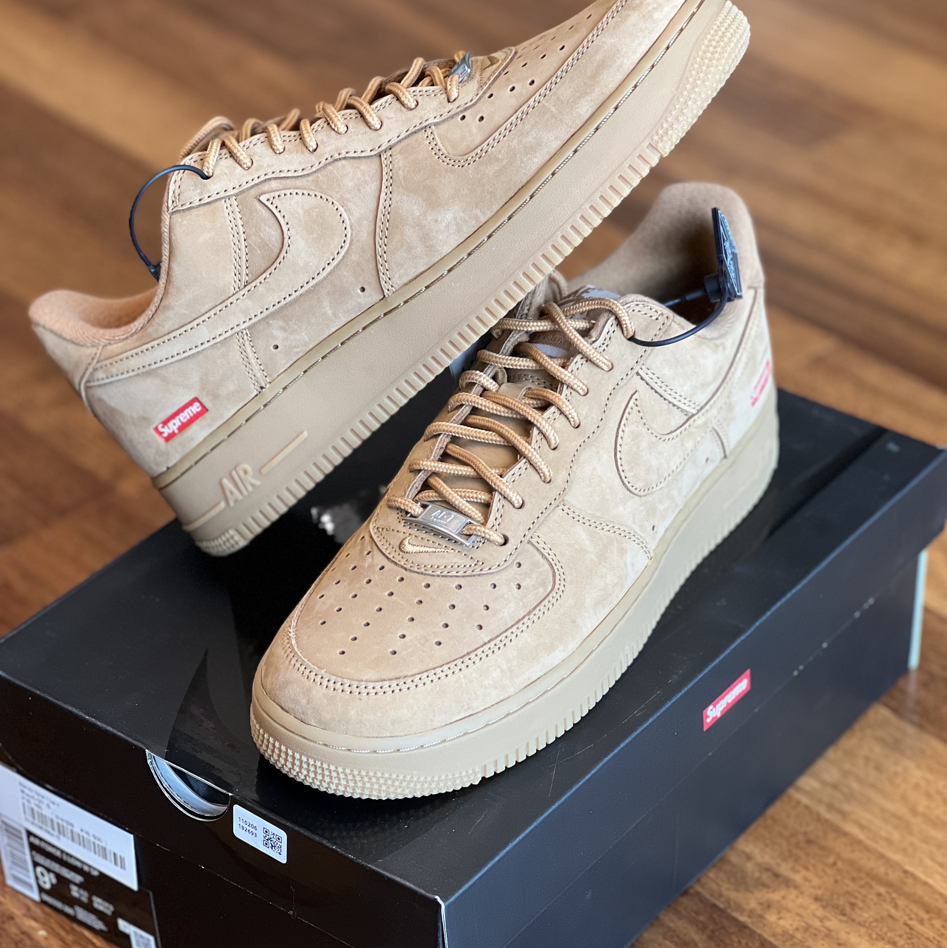 Nike x Supreme Air Force 1 Low Flax 착용 스타일 - 1