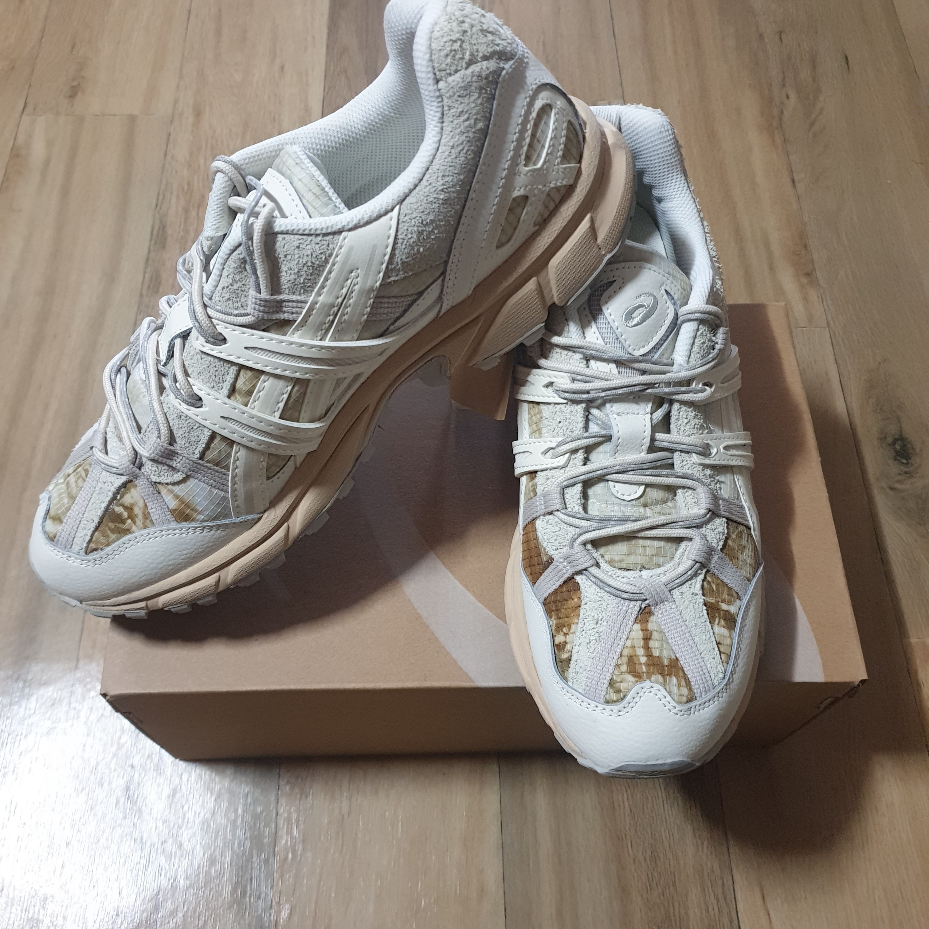Asics Gel-Sonoma 15-50 Cream Oatmeal 착용 스타일
