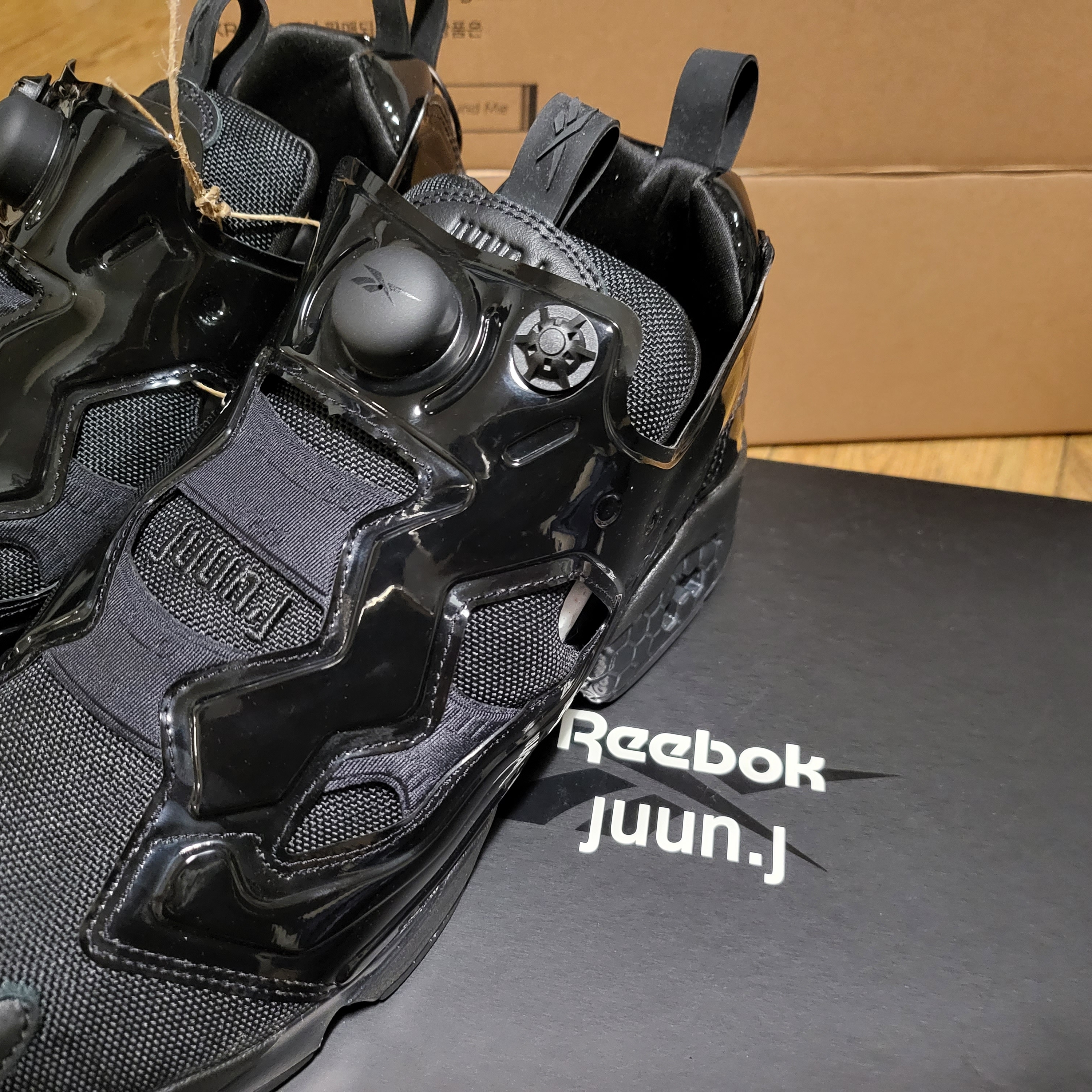 Reebok x Juun.J Instapump Fury OG Black 착용 스타일 - 3