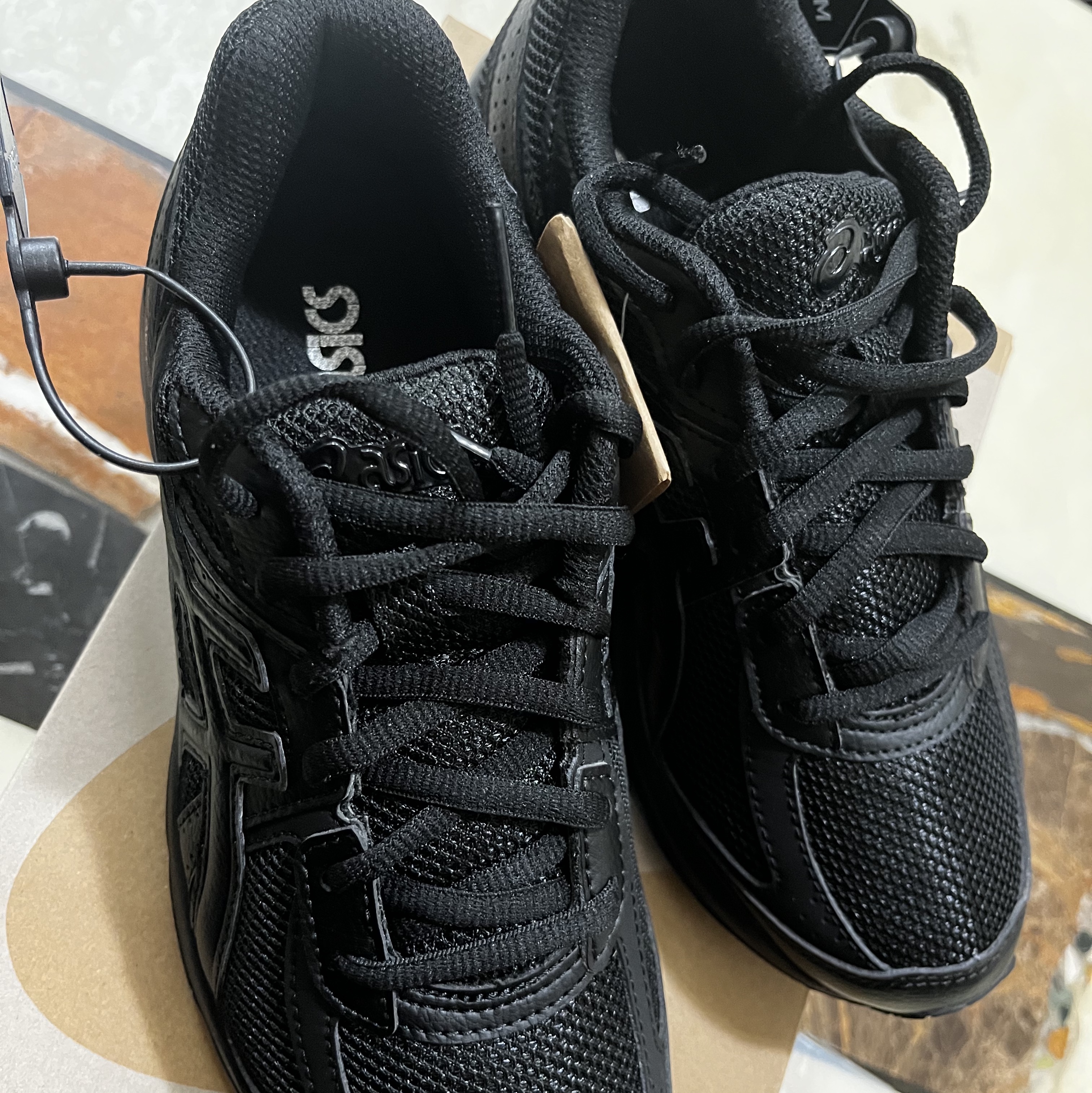 Asics Jog 100 S Black - 2E Wide 착용 스타일 - 3
