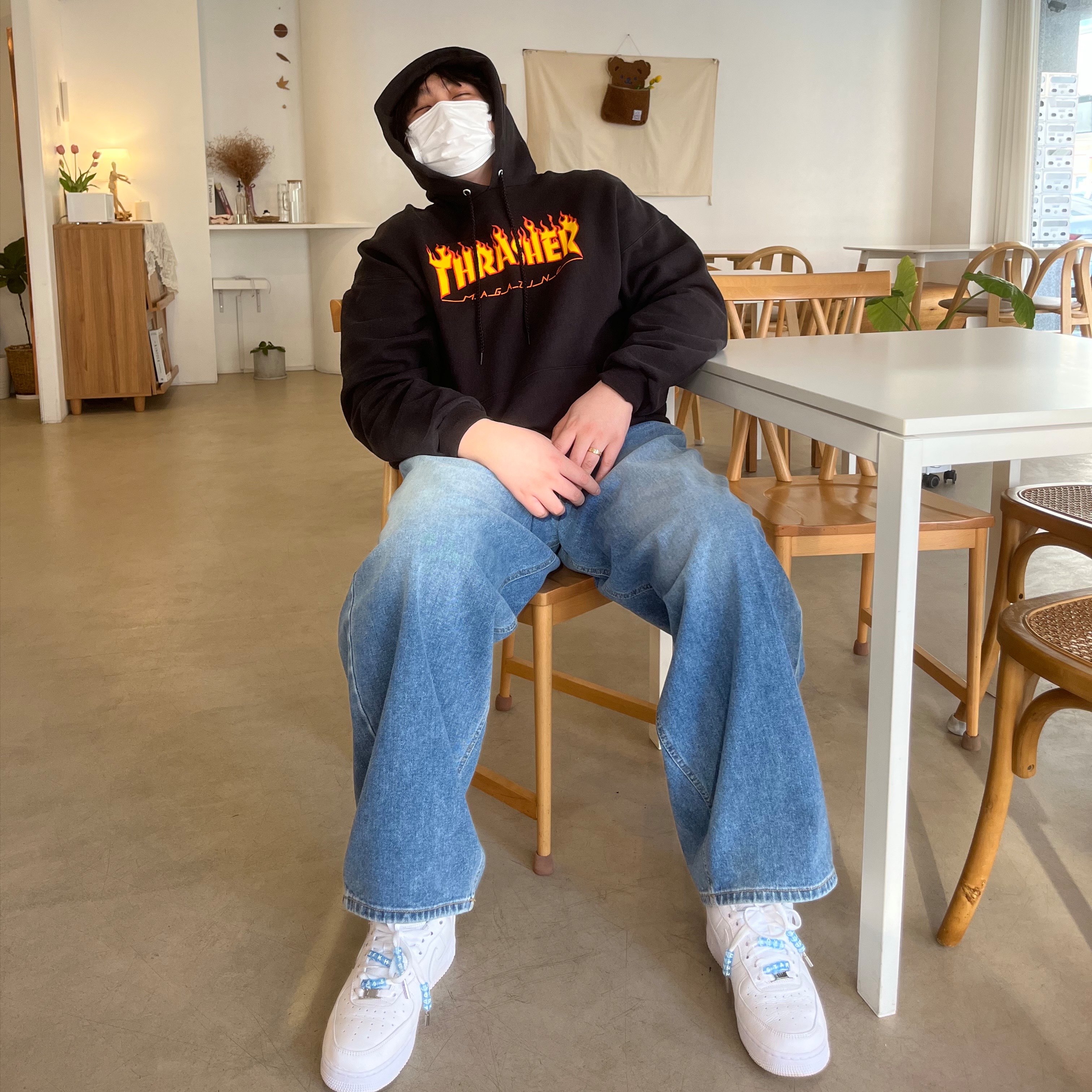 Nike x Drake Nocta Air Force 1 Low SP Certified Lover Boy White, Thrasher Flame Hood Black 착용 스타일 - 3
