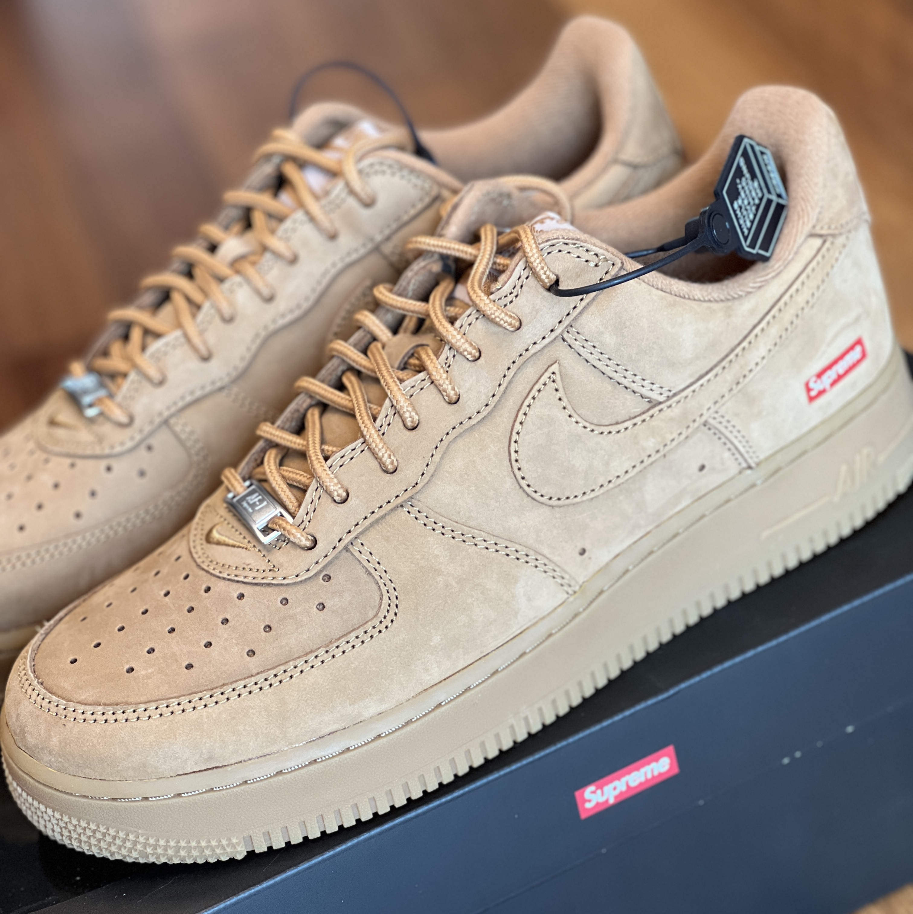 Nike x Supreme Air Force 1 Low Flax 착용 스타일 - 3