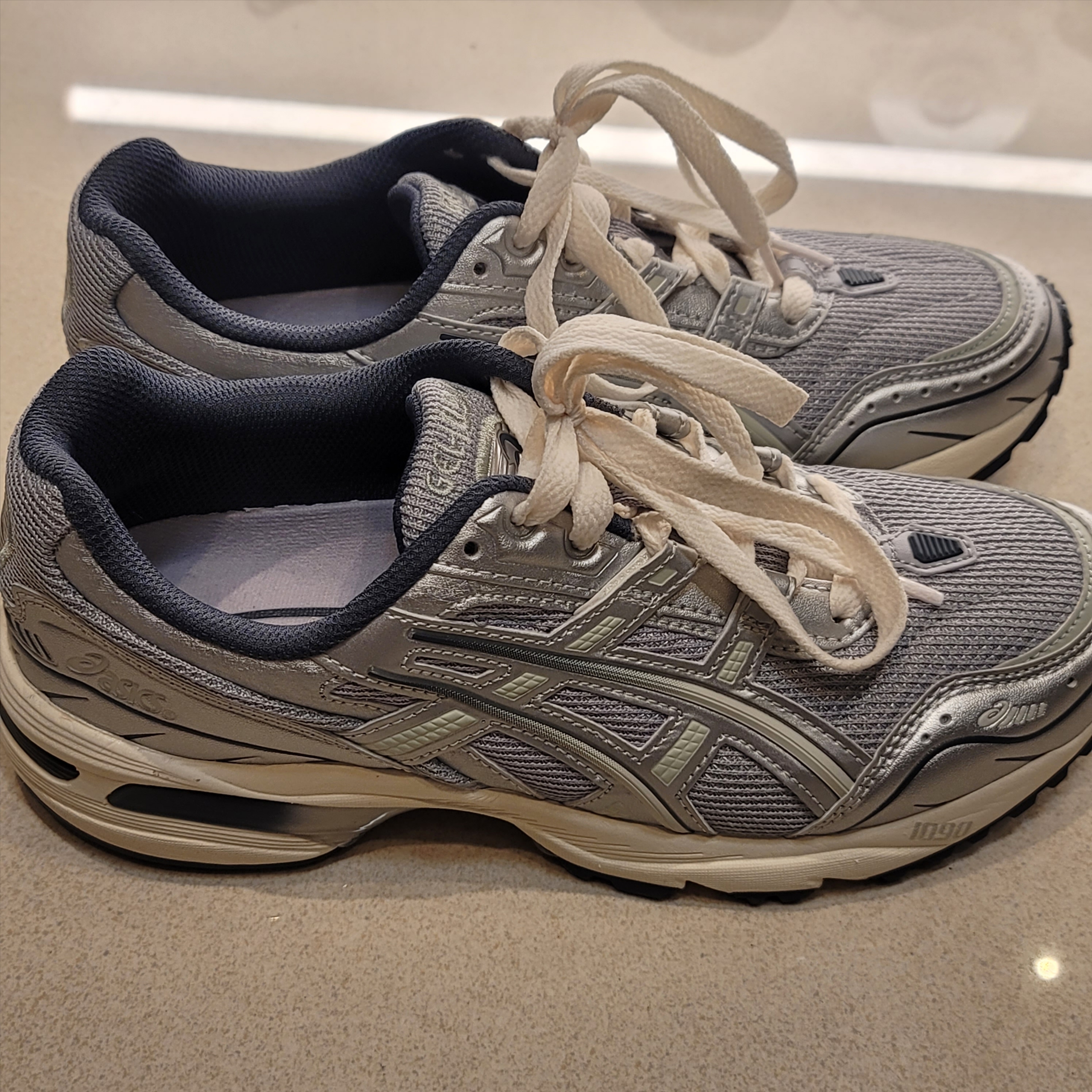 Asics Gel-1090 Piedmont Grey 착용 스타일 - 2