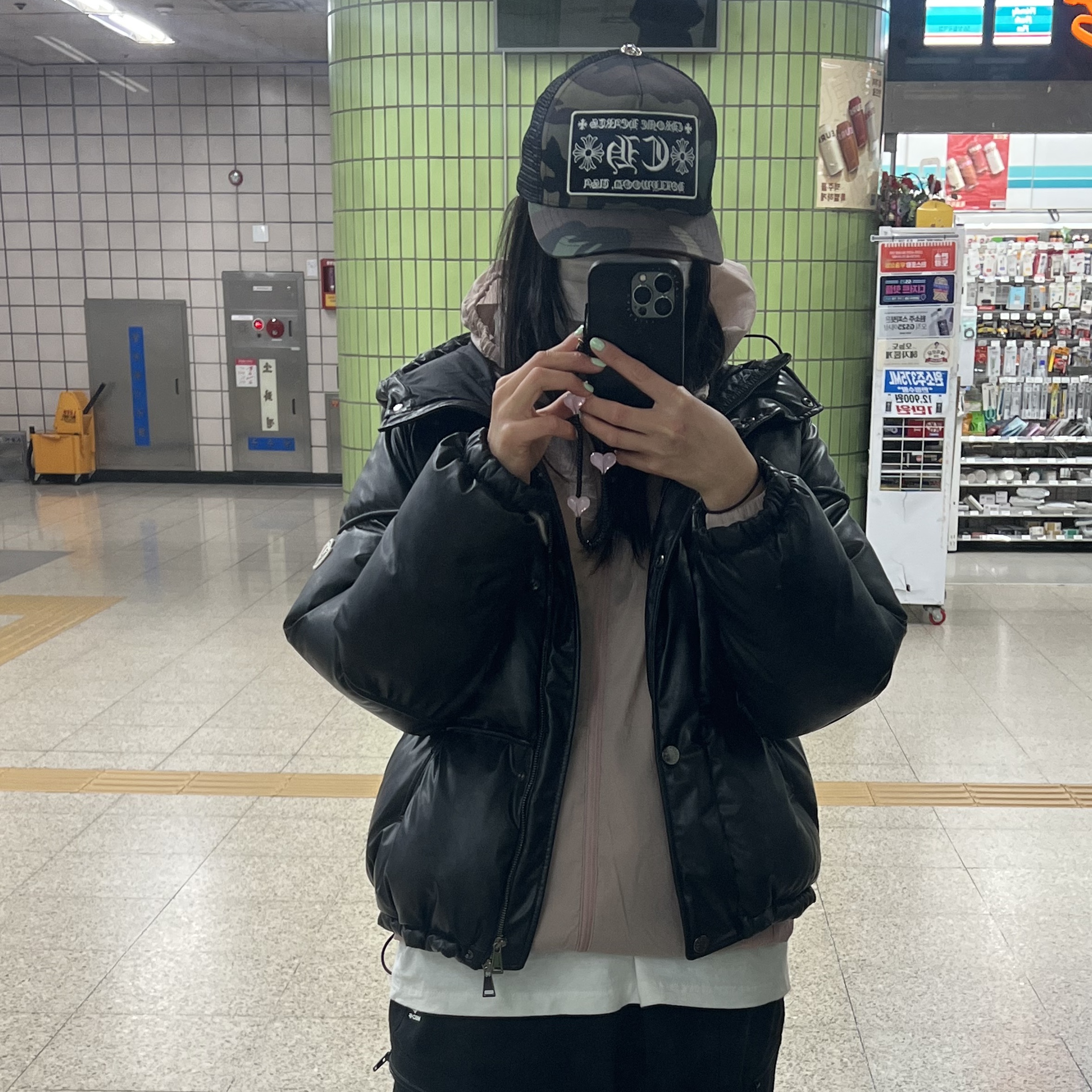Chrome Hearts CH Hollywood Trucker Hat Camo 착용 스타일