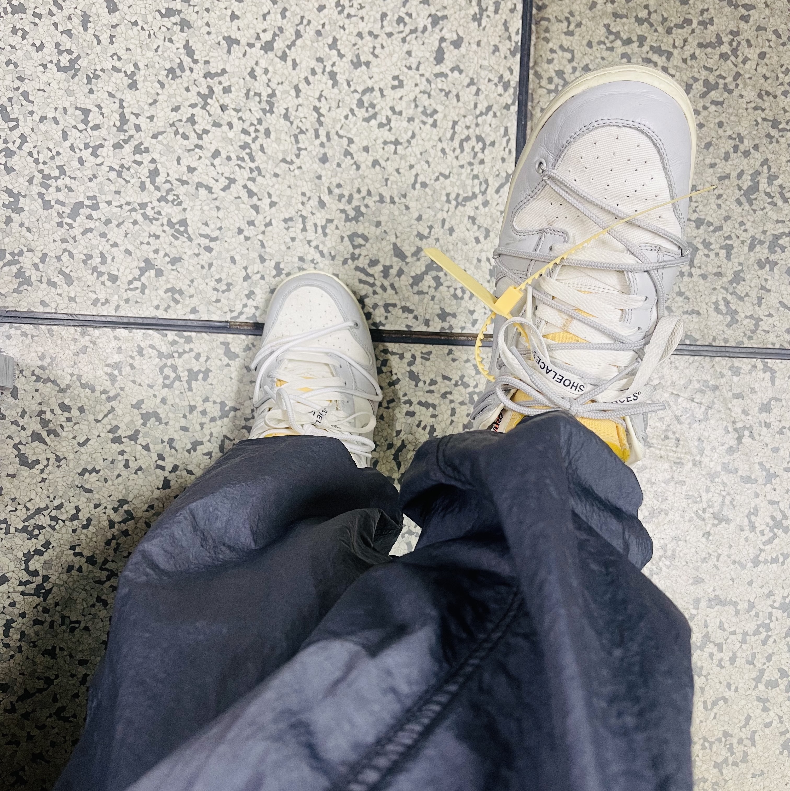 Jordan 1 x Travis Scott x Fragment Retro Low OG SP Military Blue, Reebok x Kanghyuk Premier Road Modern White Red  착용 스타일 - 4