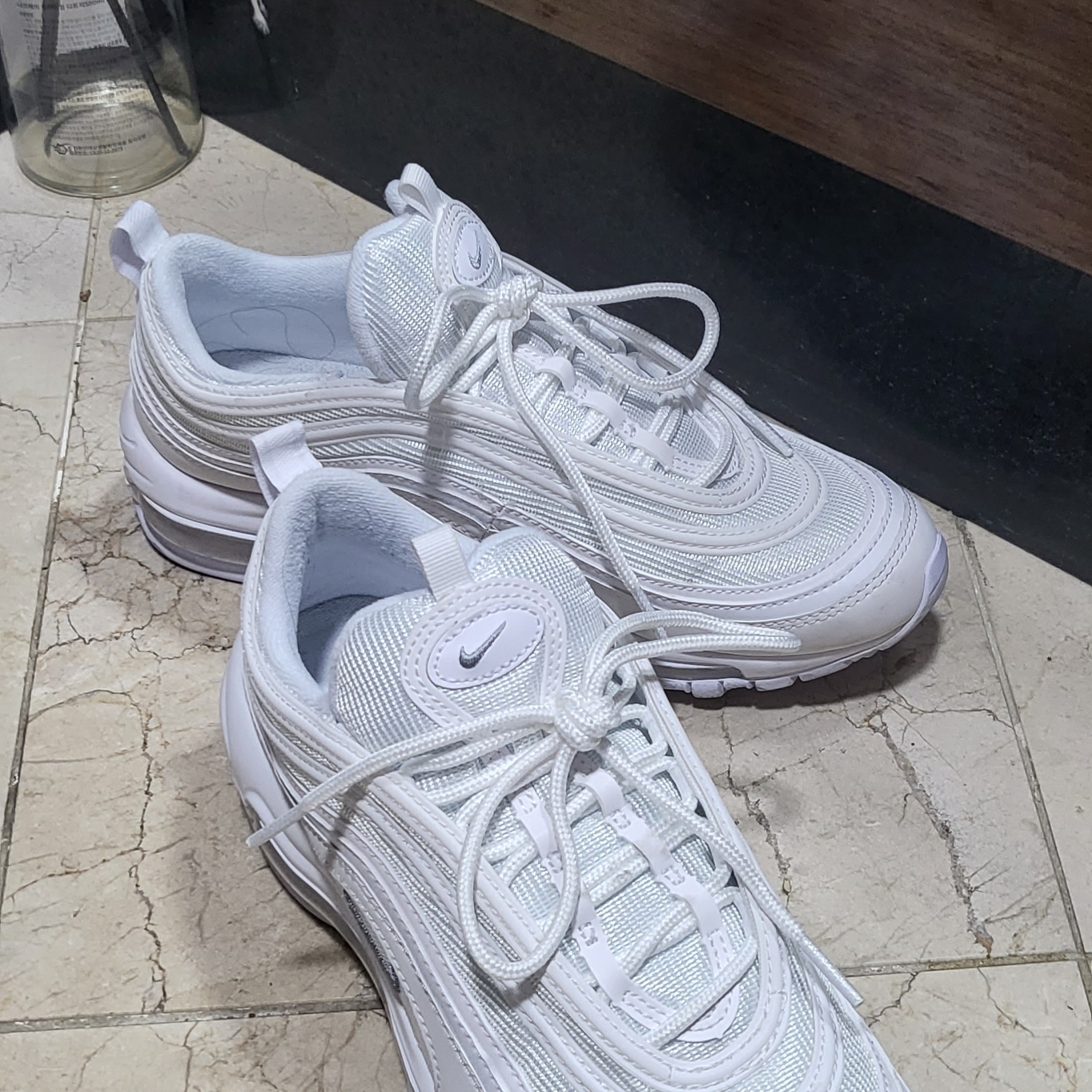 Nike Air Max 97 Triple White Wolf Grey 착용 스타일