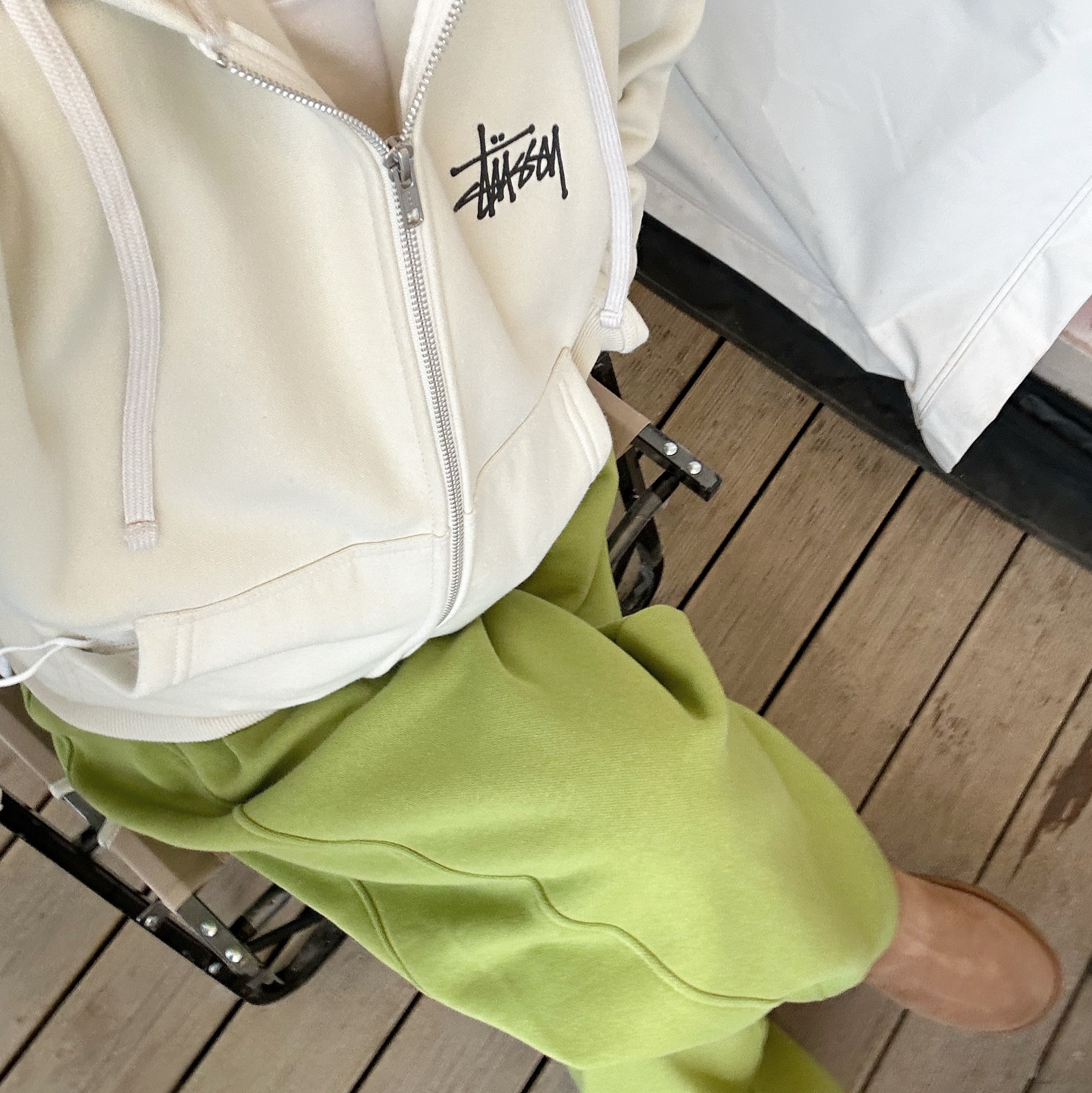 Stussy Basic Stussy Zip Hoodie Putty 2022, (W) UGG Classic Mini II Boots Chestnut 착용 스타일