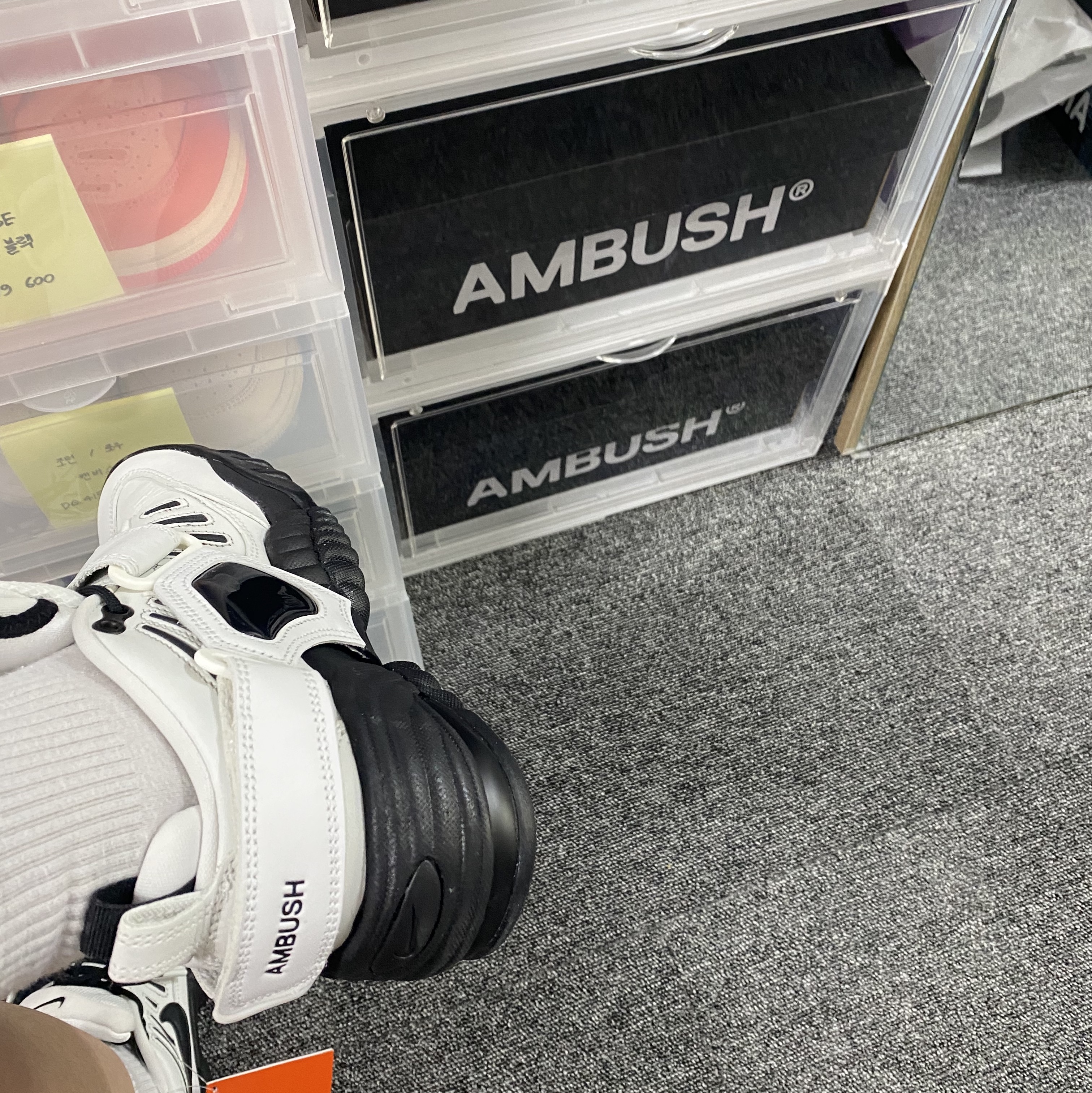 Nike x Ambush Air Adjust Force SP Summit White and Black 착용 스타일 - 4
