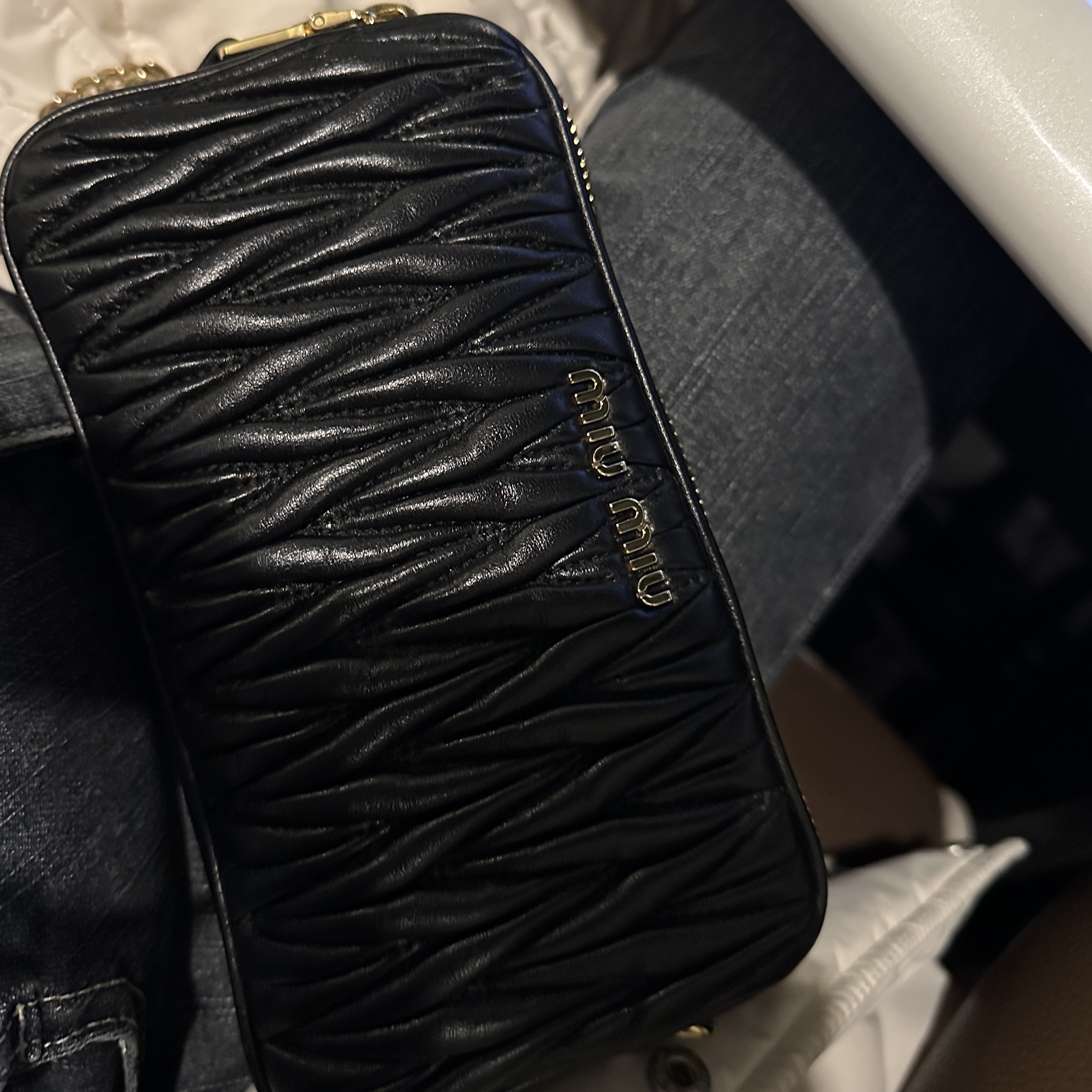 Miu Miu Matelasse Nappa Leather Mini Bag Black 착용 스타일