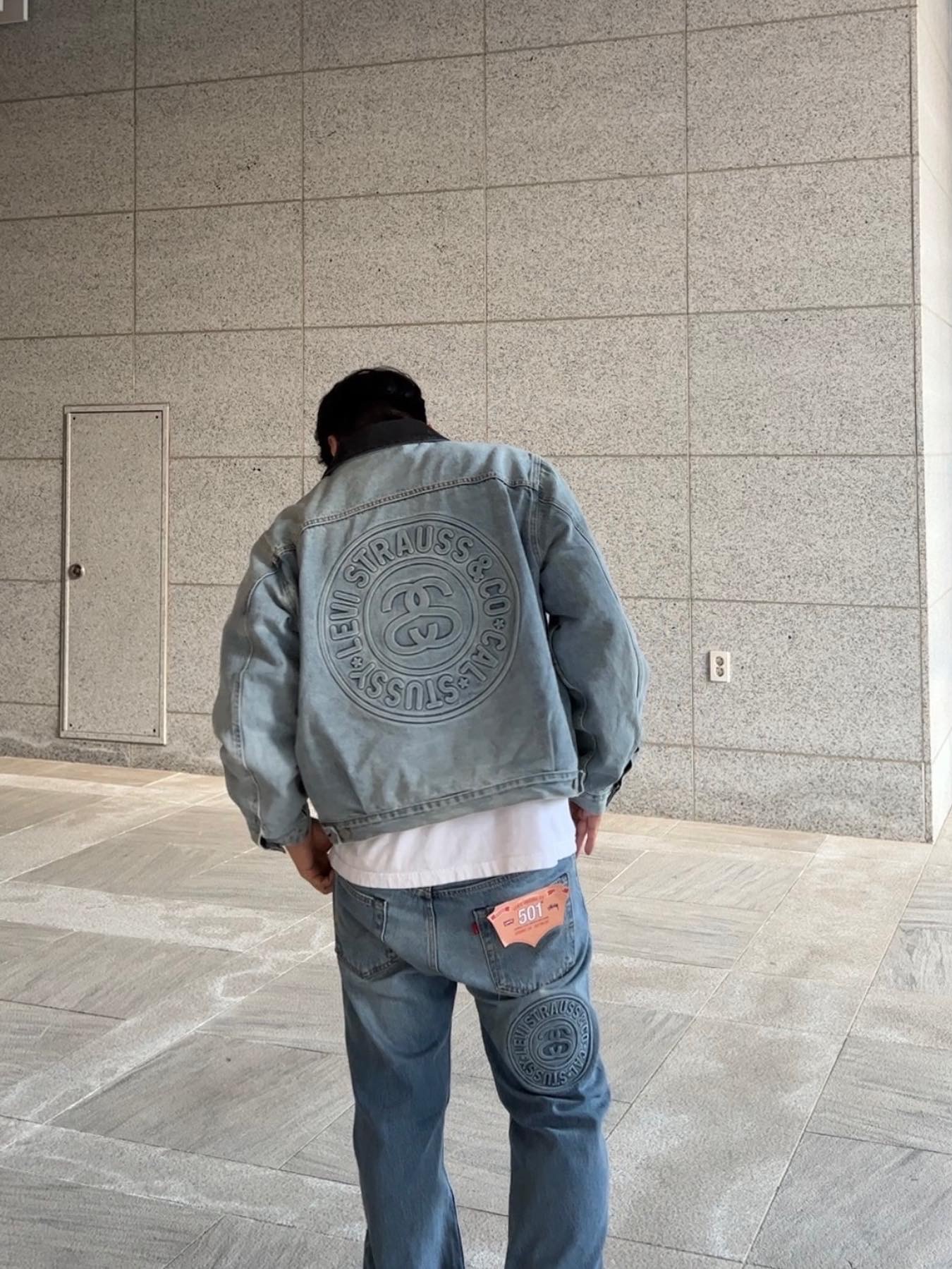 Stussy x Levi's Embossed 501 Jean Indigo, Stussy x Levi's Embossed Trucker Jacket Indigo 착용 스타일 - 3