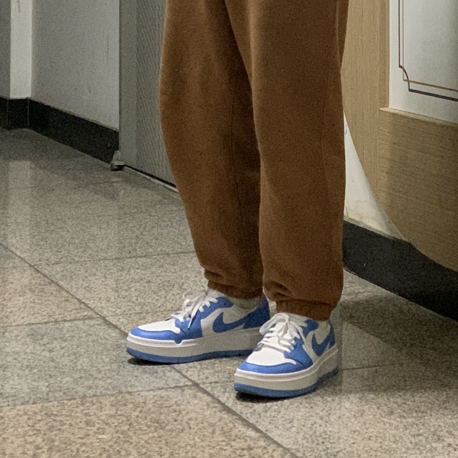 (W) Jordan 1 Elevate Low SE University Blue 착용 스타일 - 2