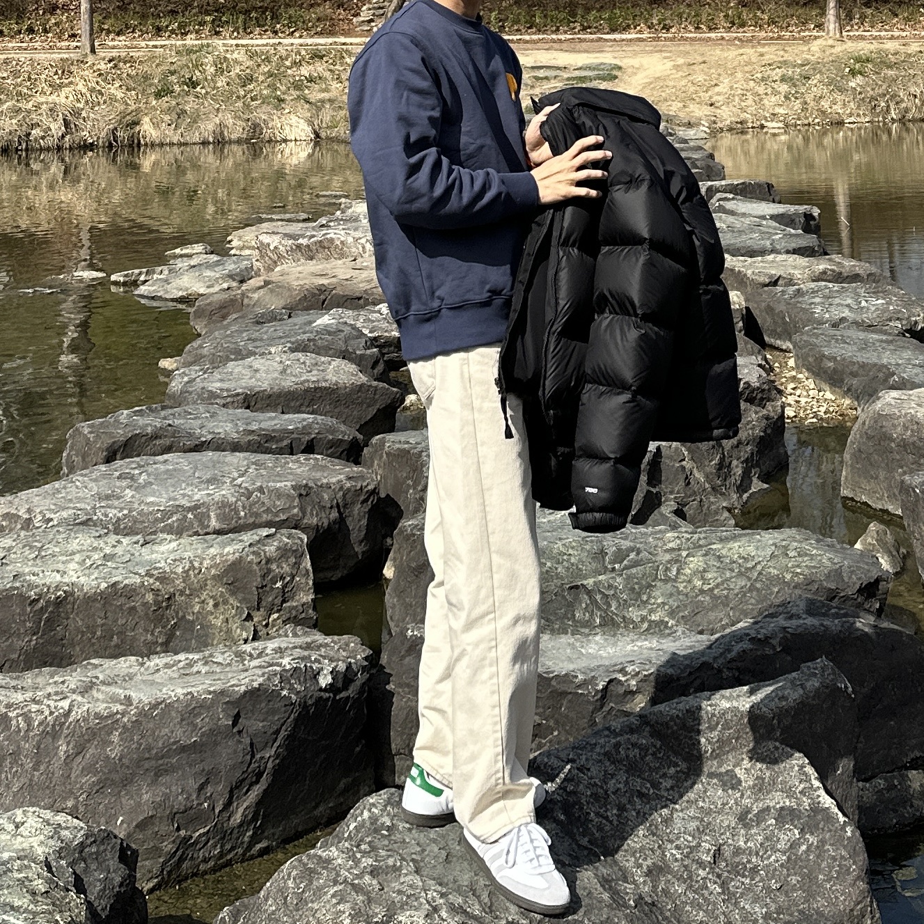 Adidas x Kith Samba OG Classics Program, The North Face 1996 Retro Nuptse Down Jacket TNF Black 착용 스타일 - 1