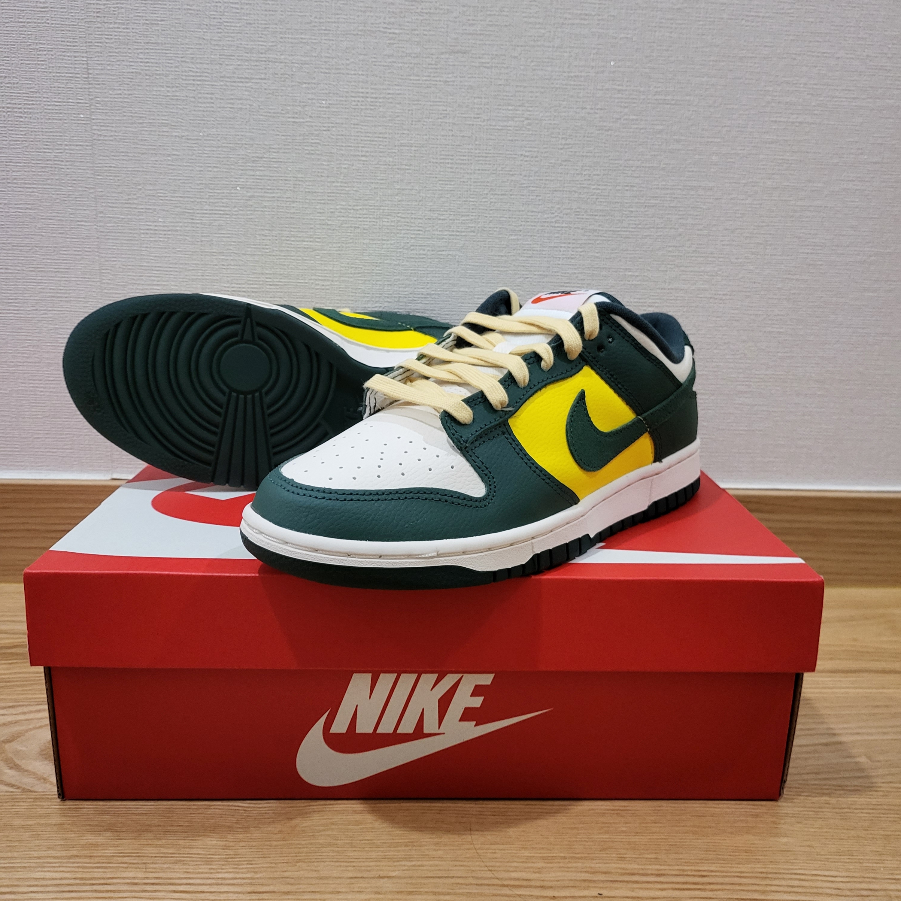 (W) Nike Dunk Low SE Opti Noble Green 착용 스타일 - 1