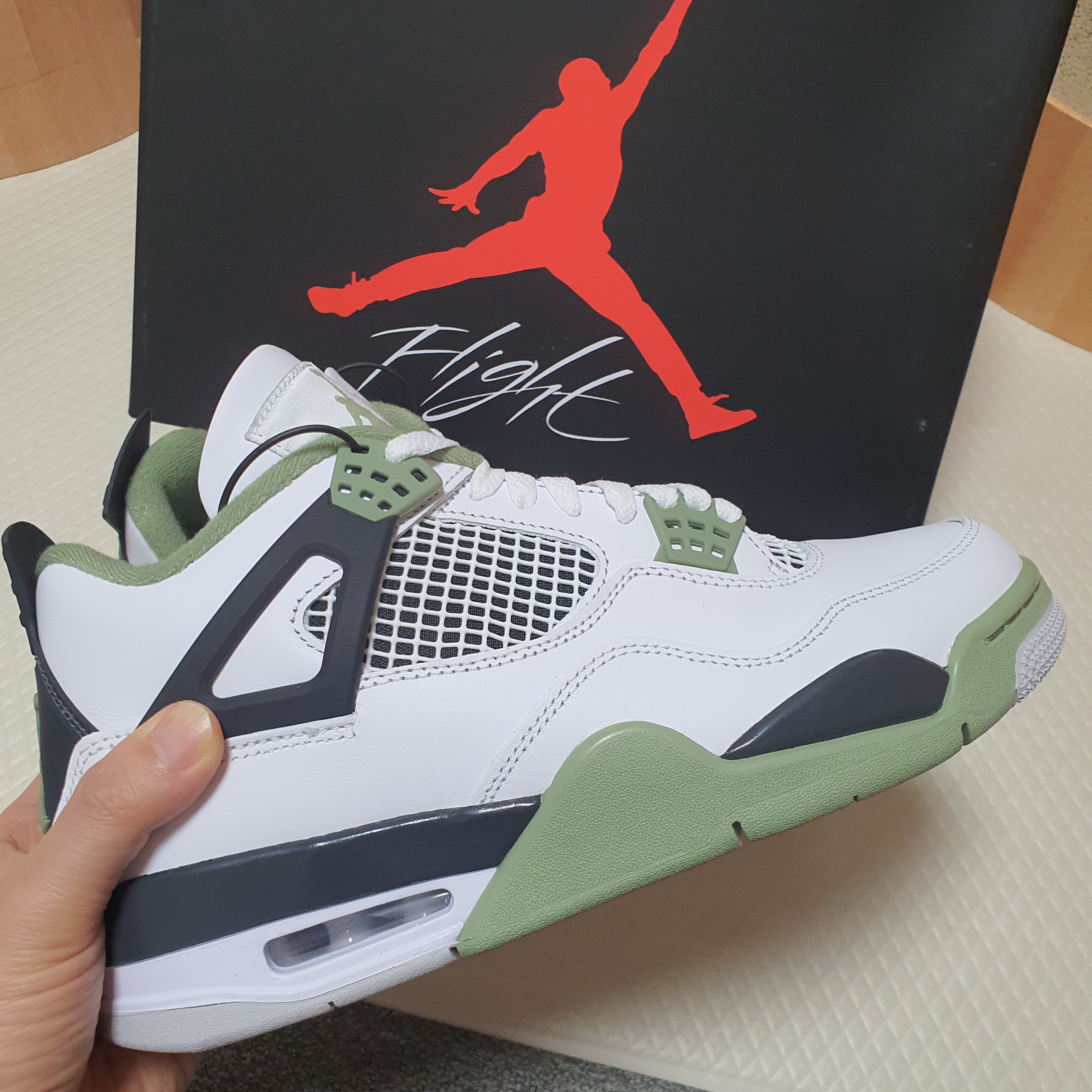 (W) Jordan 4 Retro Oil Green 착용 스타일 - 3