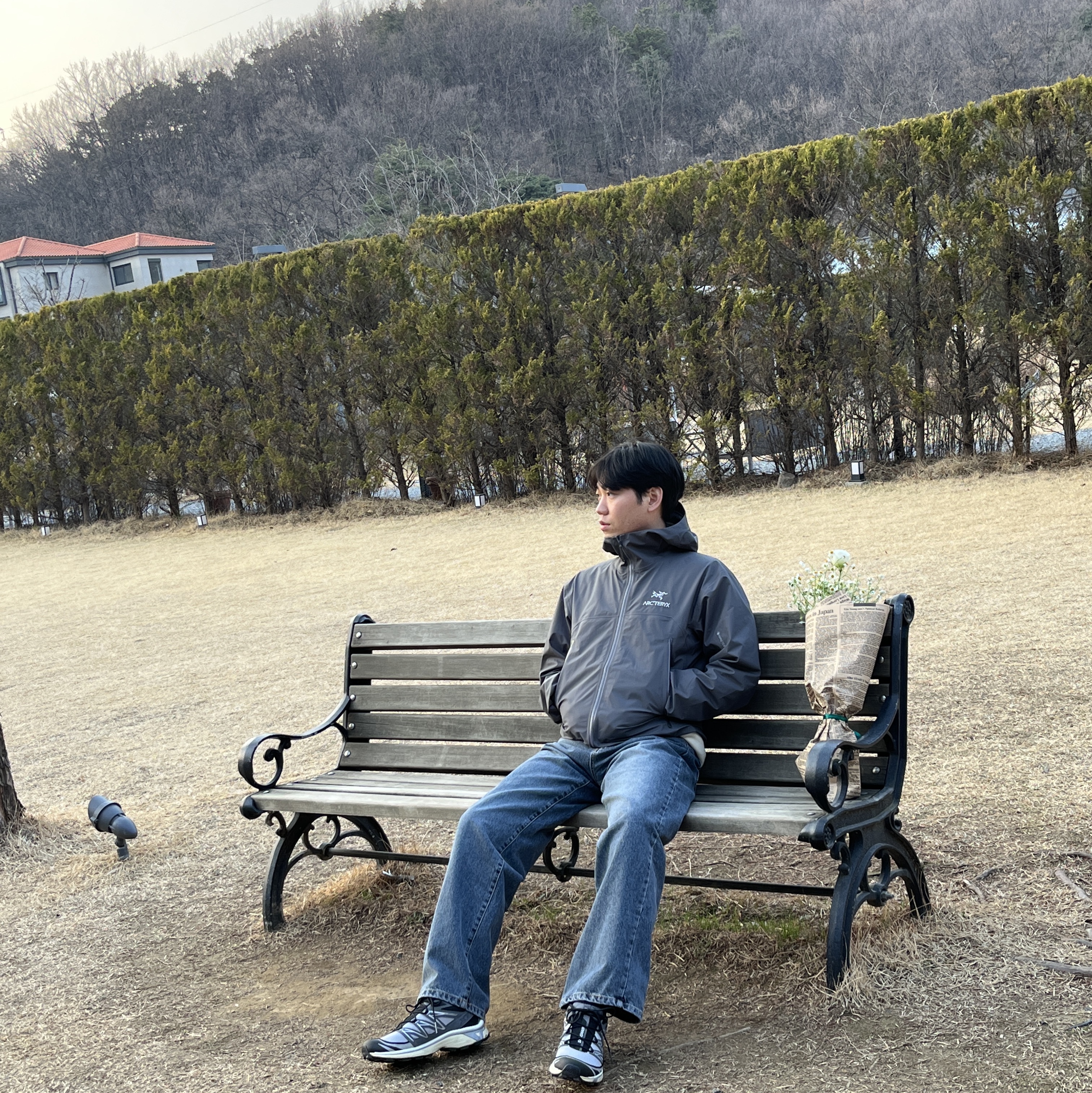 Arc'teryx Beta Jacket Cloud, Salomon XT-6 Expanse Alloy Quiet Shade 착용 스타일